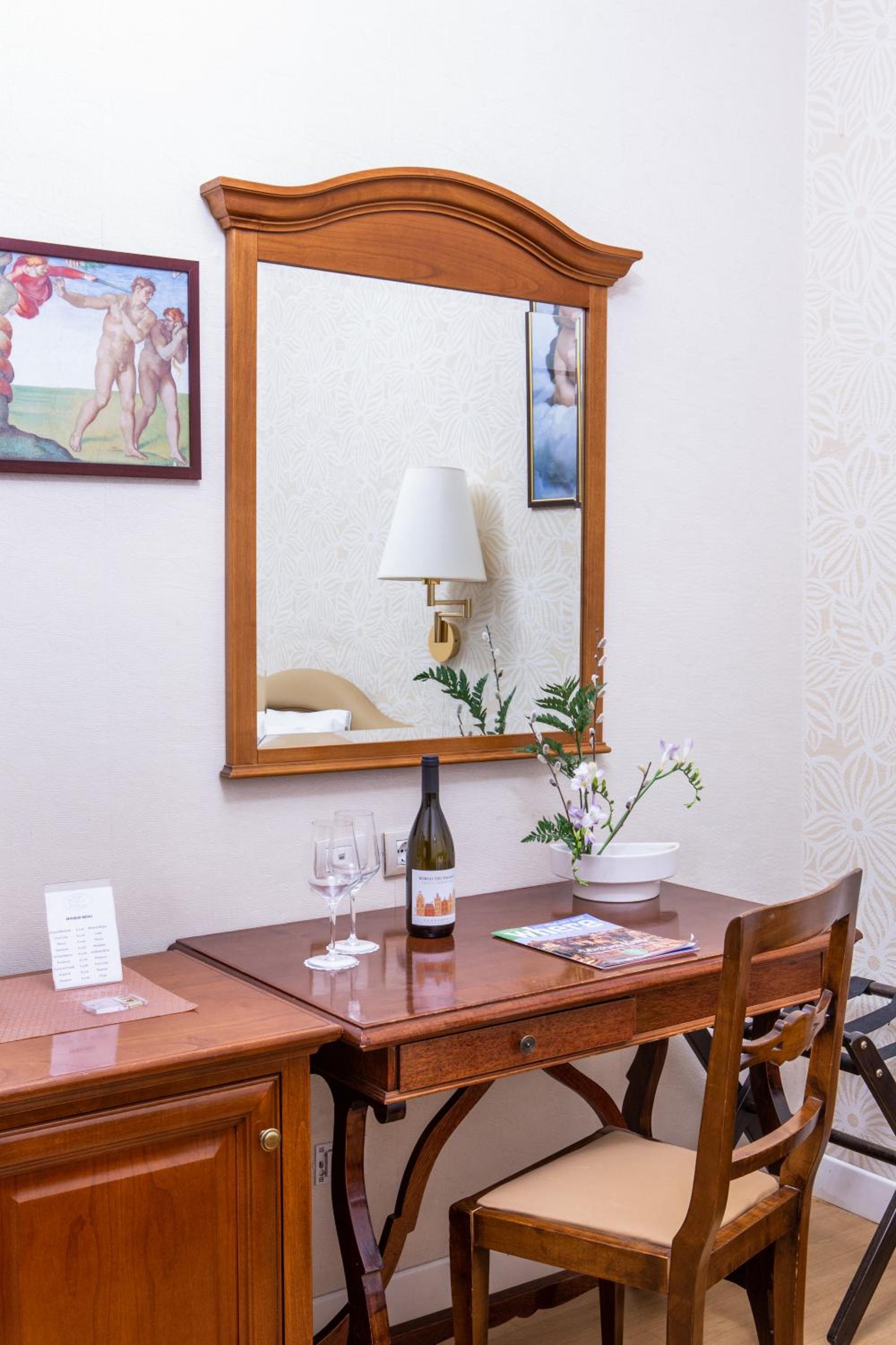Single Room with Bath photo 2