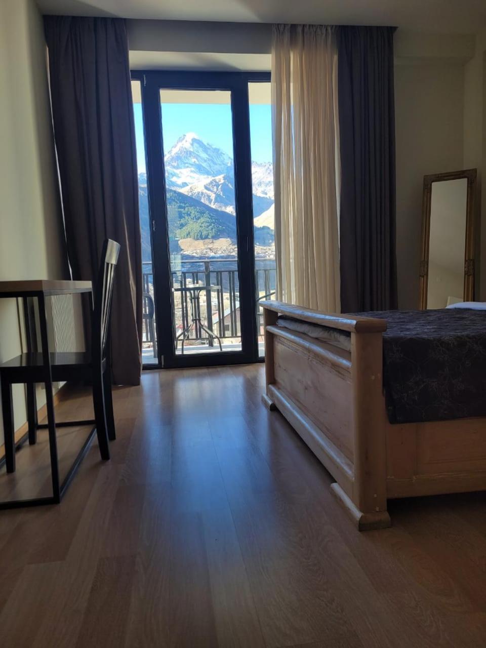 Standard King Room with Balcony and Mountain View