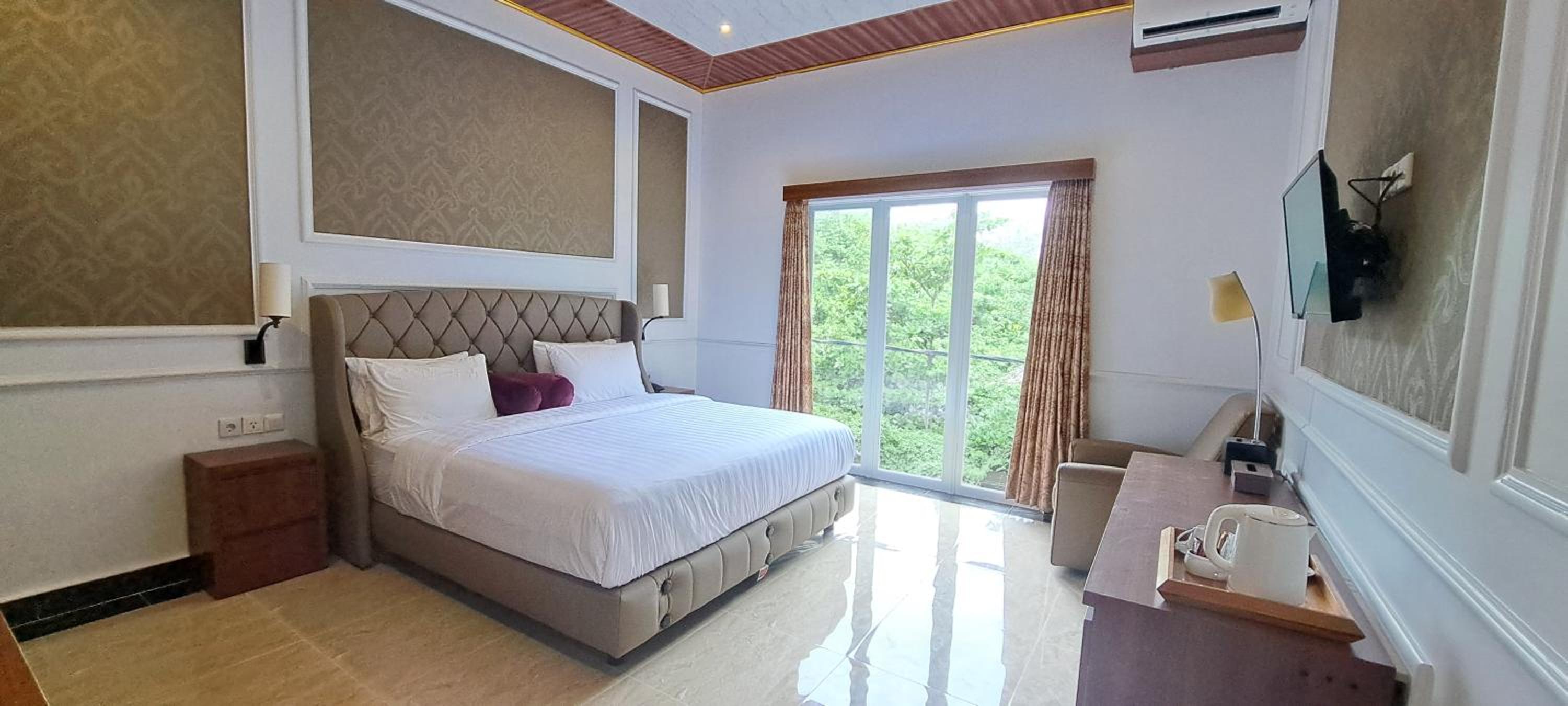 Superior King Room - Photo 1