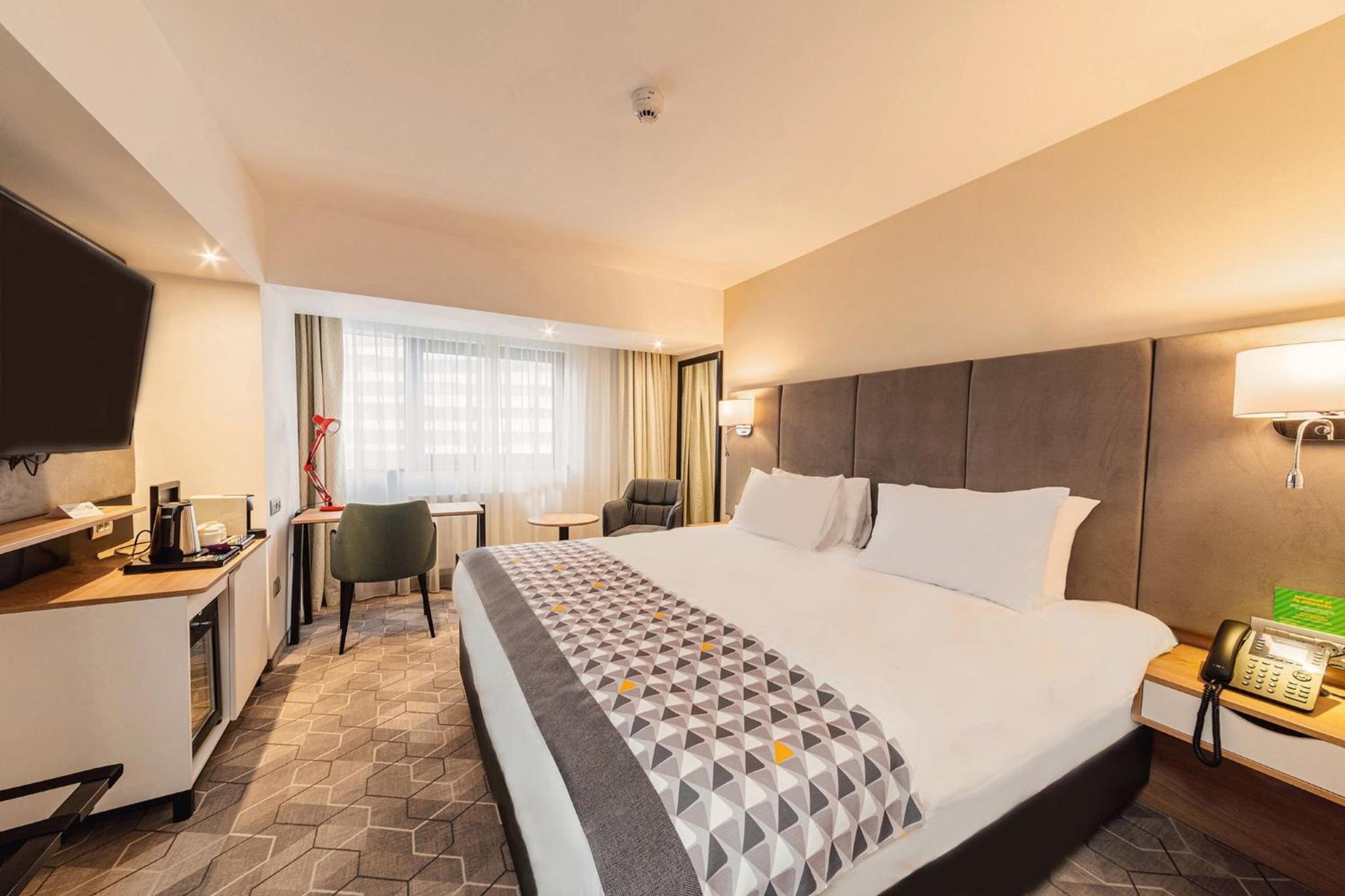 Standard King Room - Photo 4