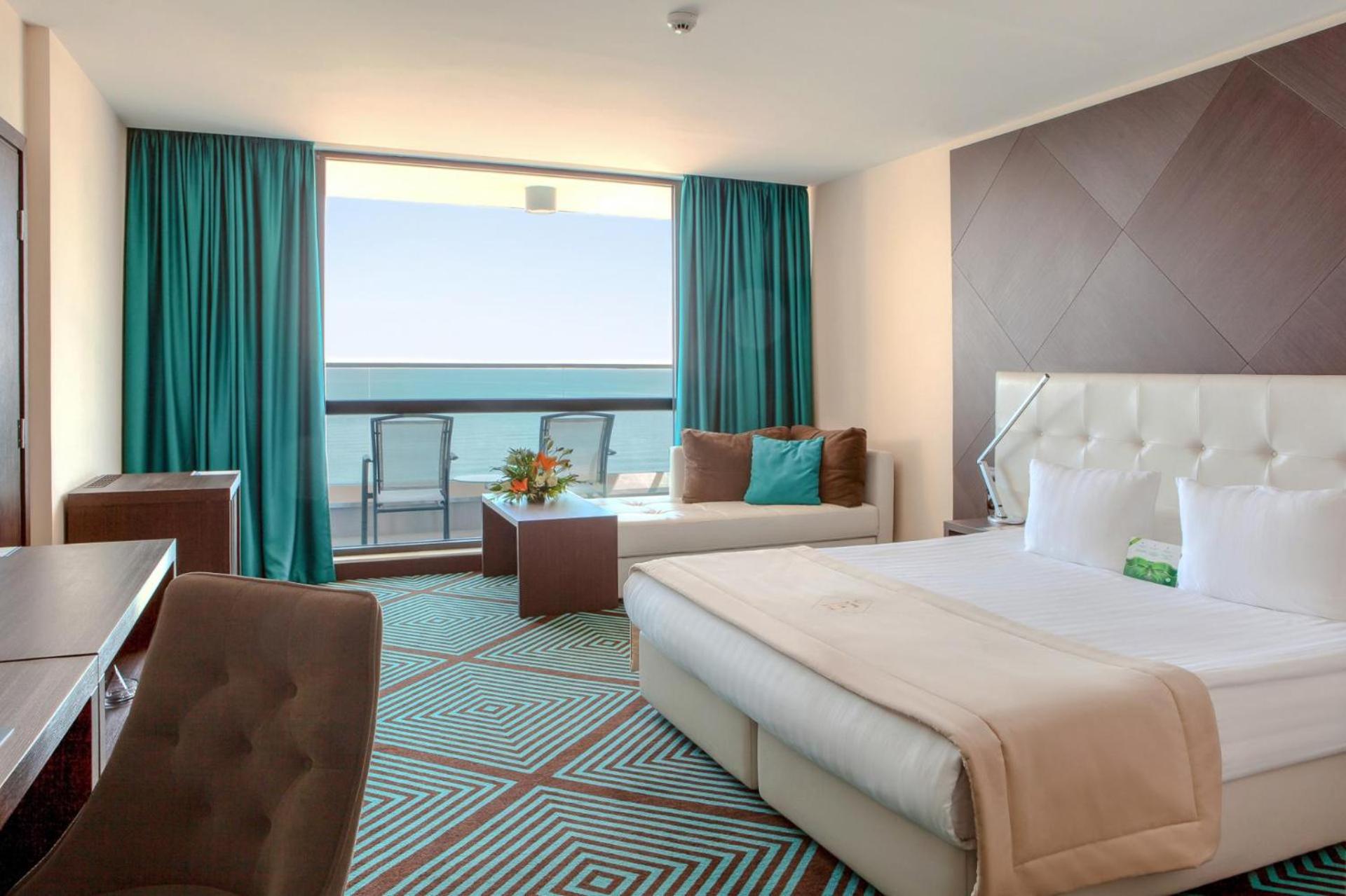 Executive Room with Balcony and Executive Lounge Access - Wellness package - Photo 1