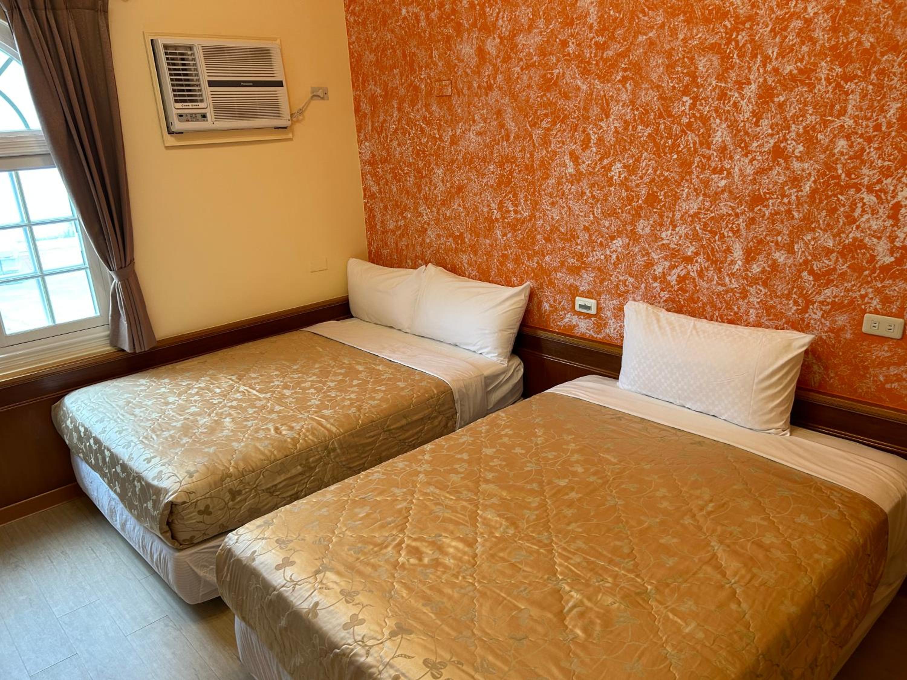 Triple Room with Private Bathroom photo 2
