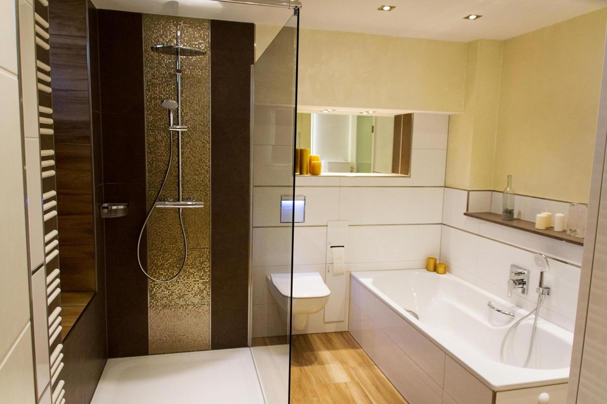 Holiday Home with bathroom photo 3