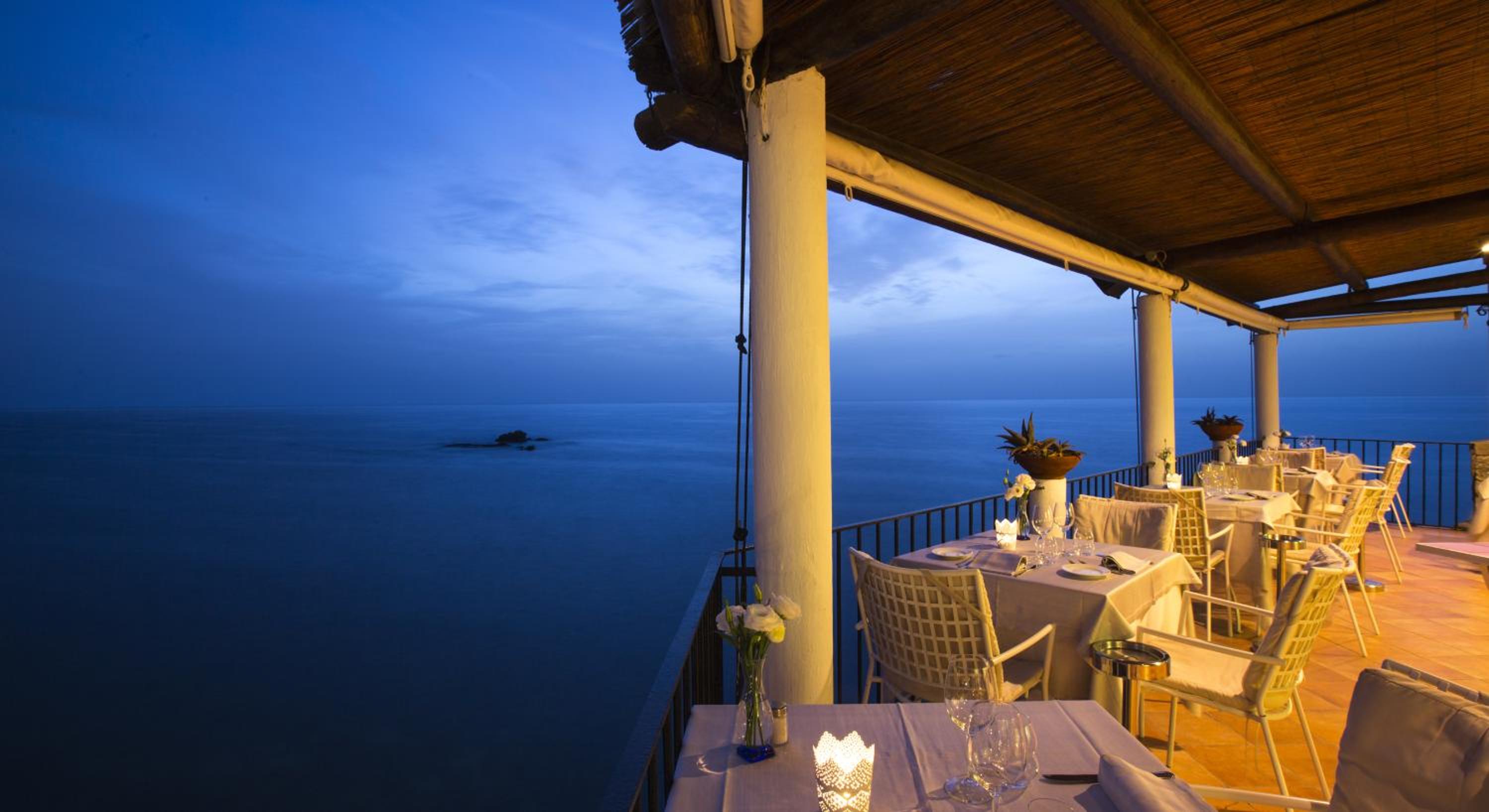 Double Room with Sea View - Photo 9