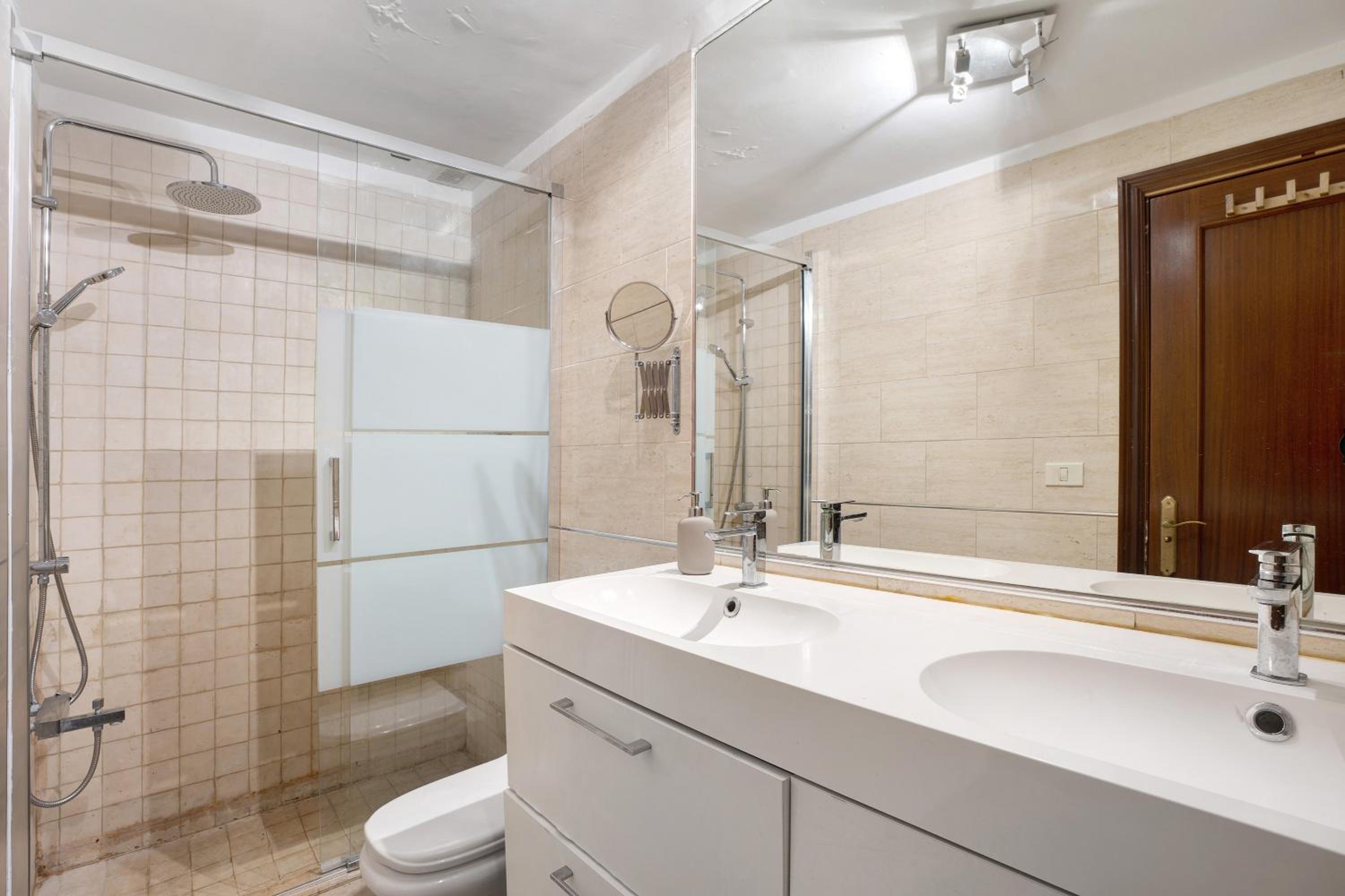 Three-Bedroom House photo 2