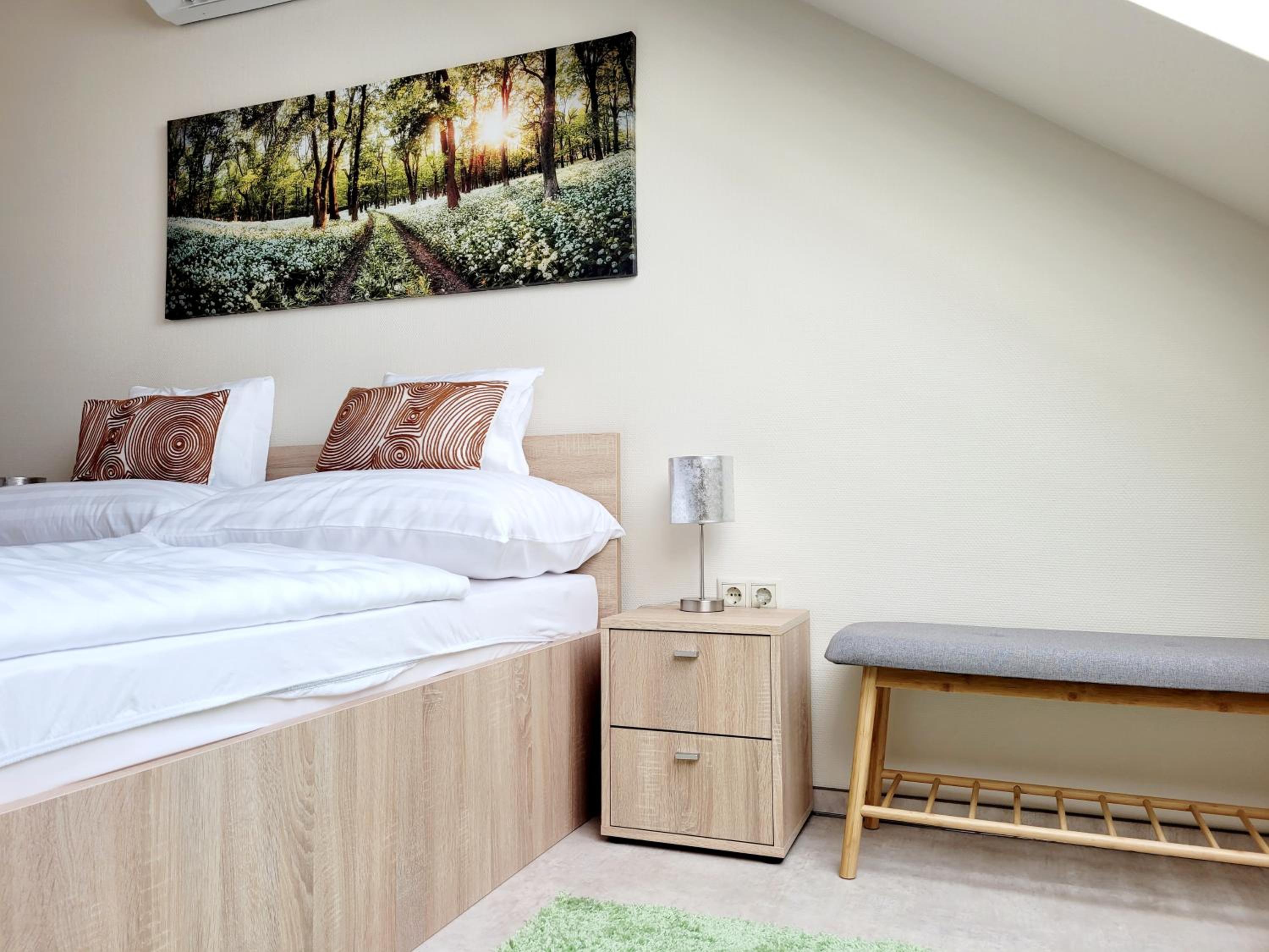 Standard Queen Room