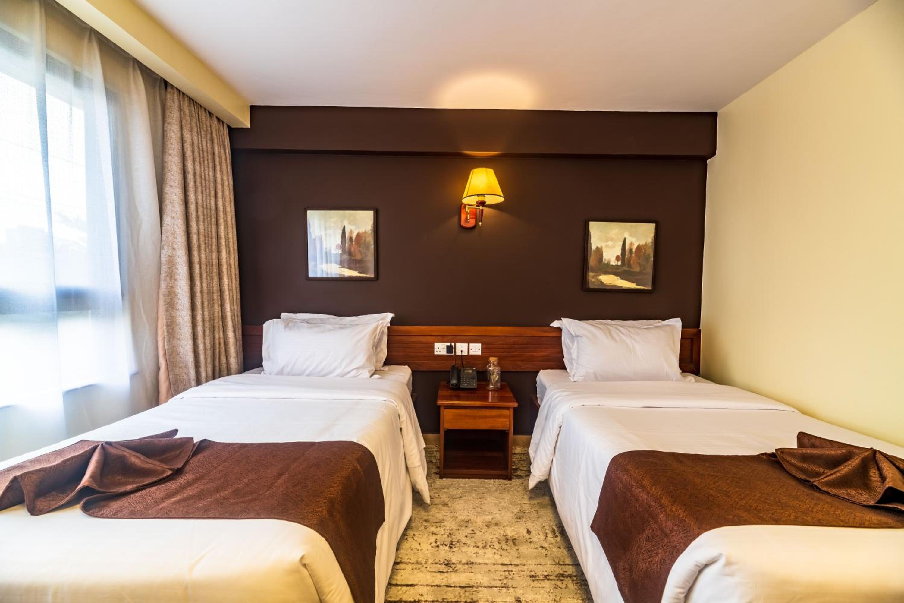 Budget Twin Room - Photo 3
