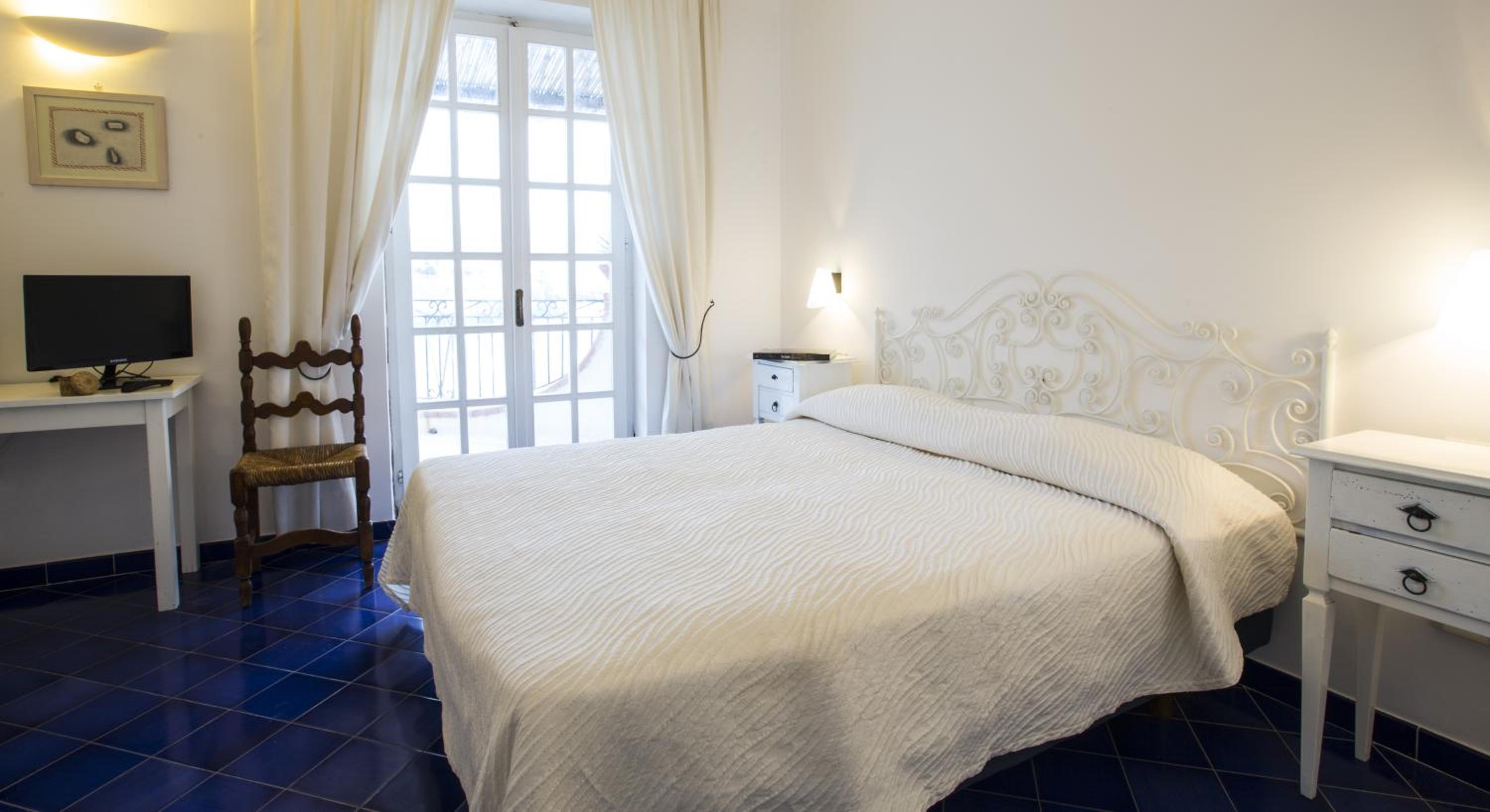 Double Room with Sea View - Photo 4