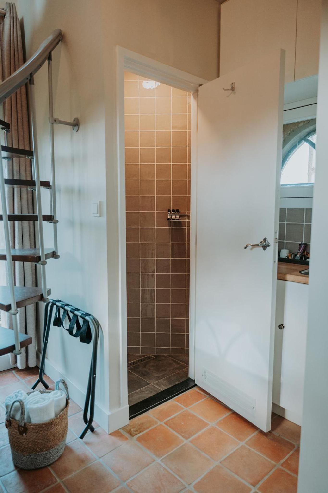 Superior Room with 2 beds and Garden View - Photo 7