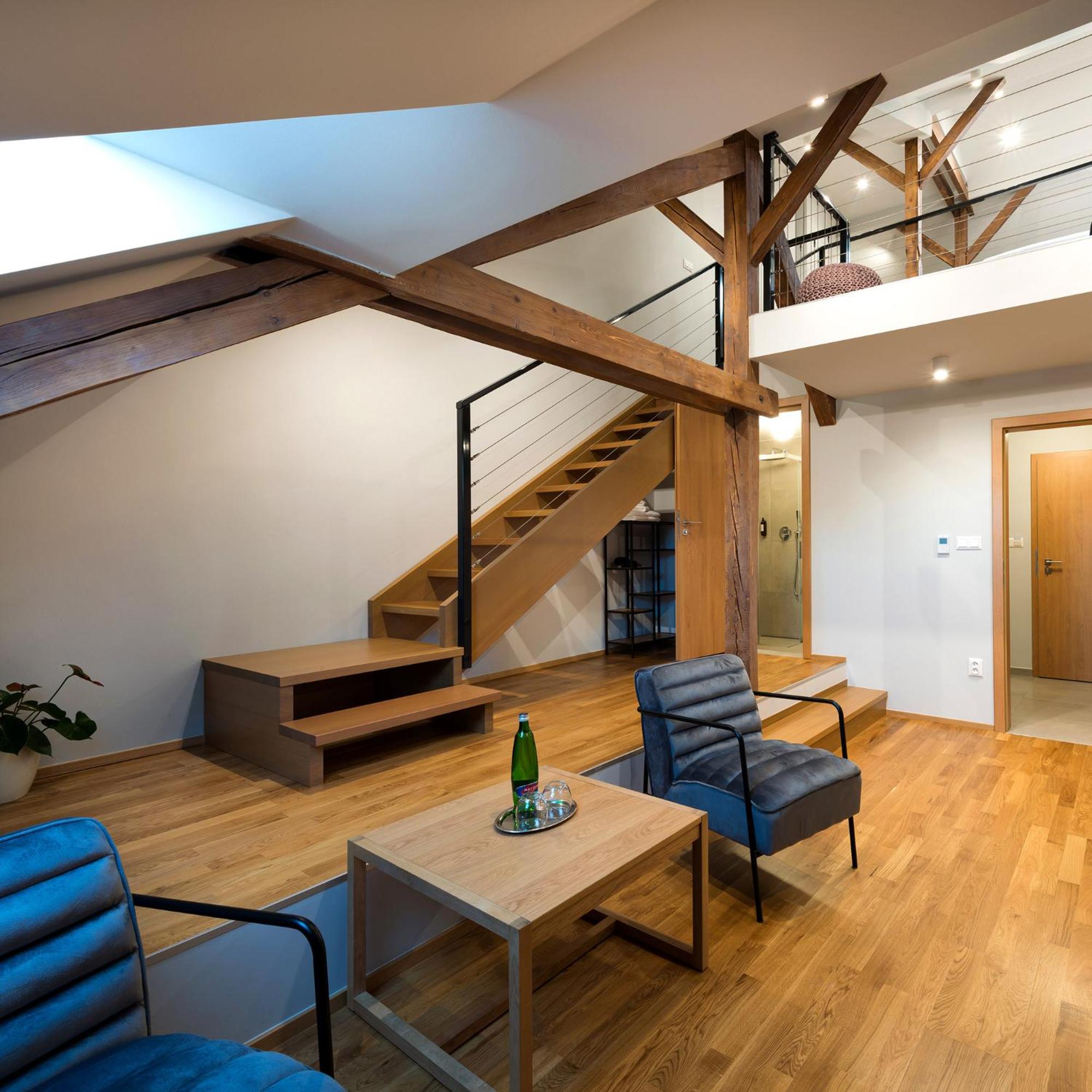 Studio - Split Level