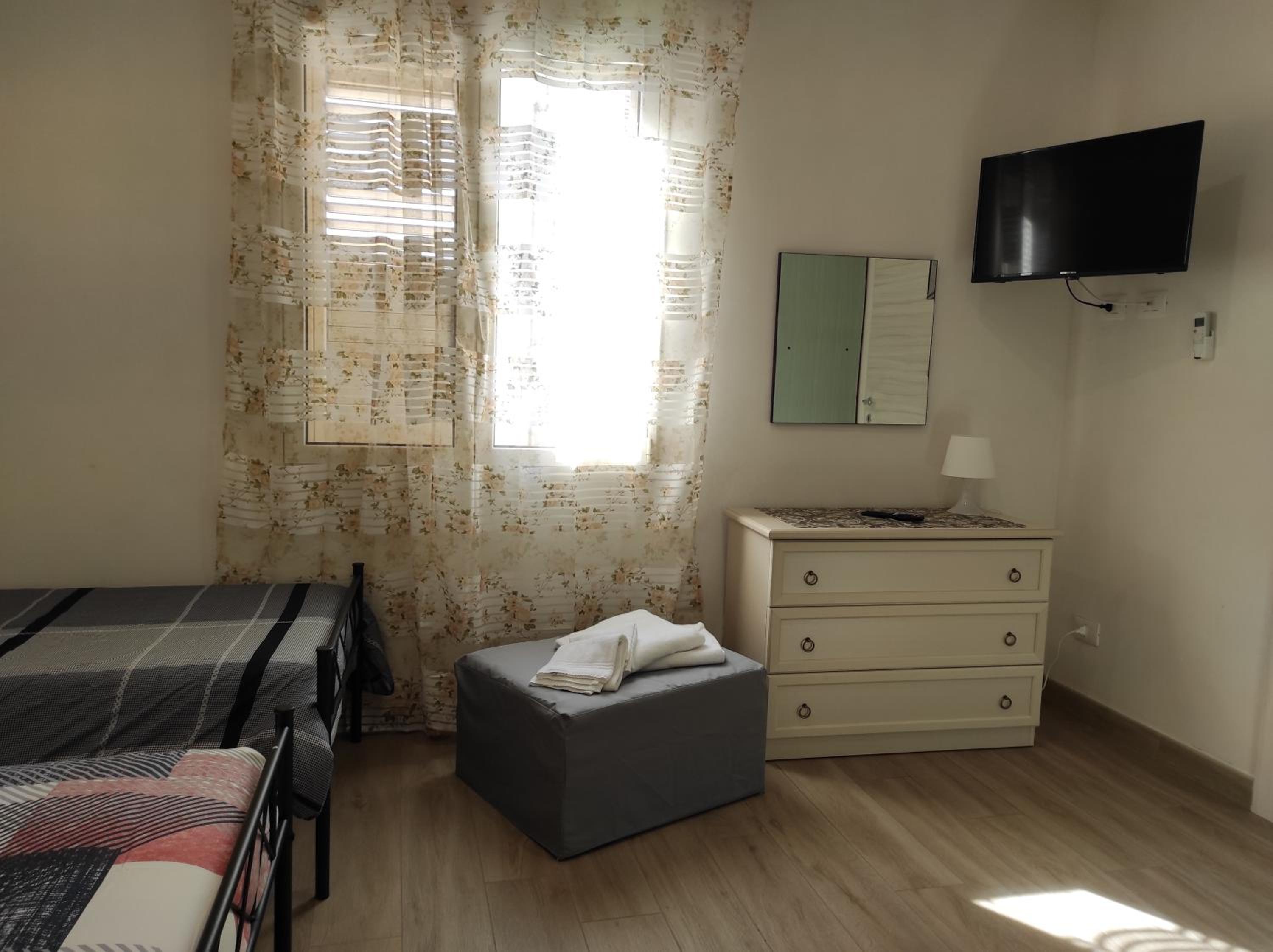 Basic Triple Room photo 2