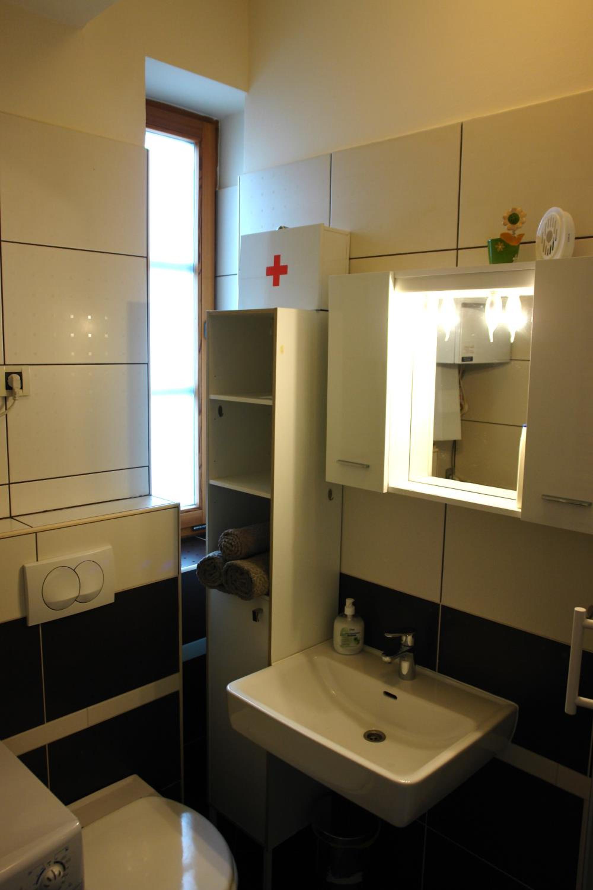 One-Bedroom Apartment - Photo 42