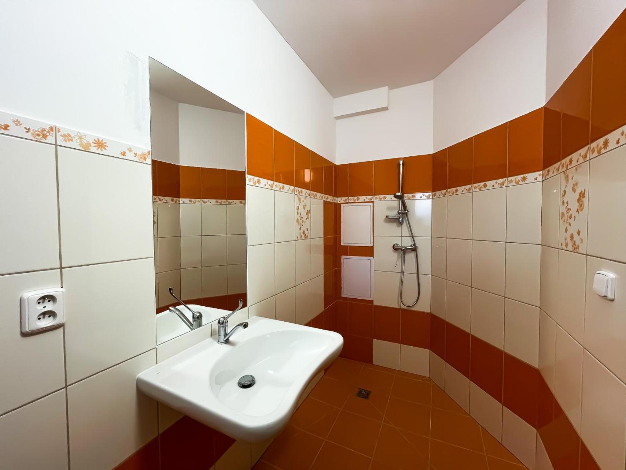 Studio - Disability Access - Photo 4