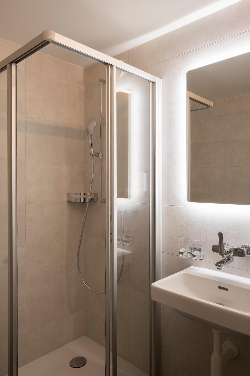 Deluxe Double Room with Balcony - Photo 7