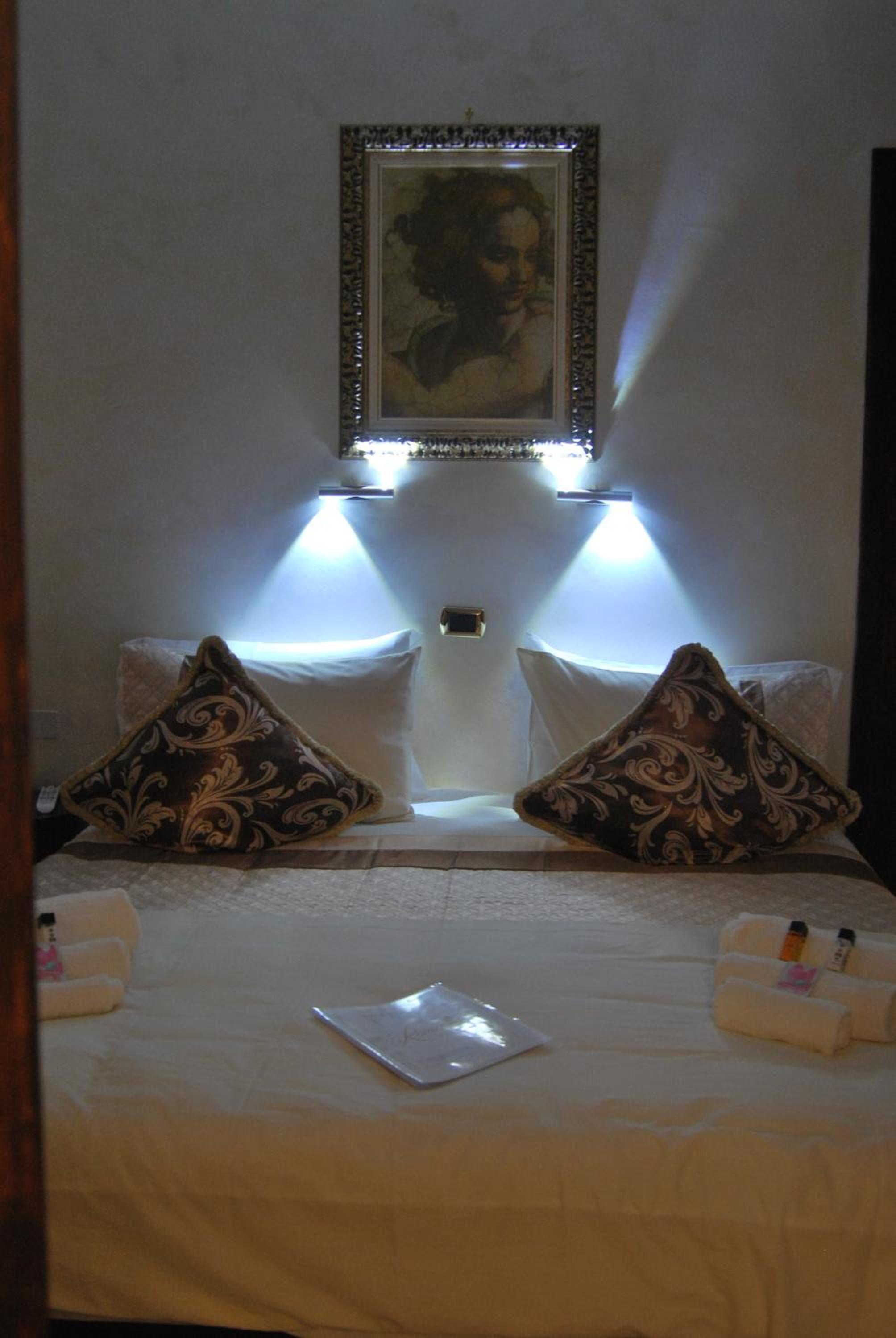 Deluxe Double Room with Balcony photo 2