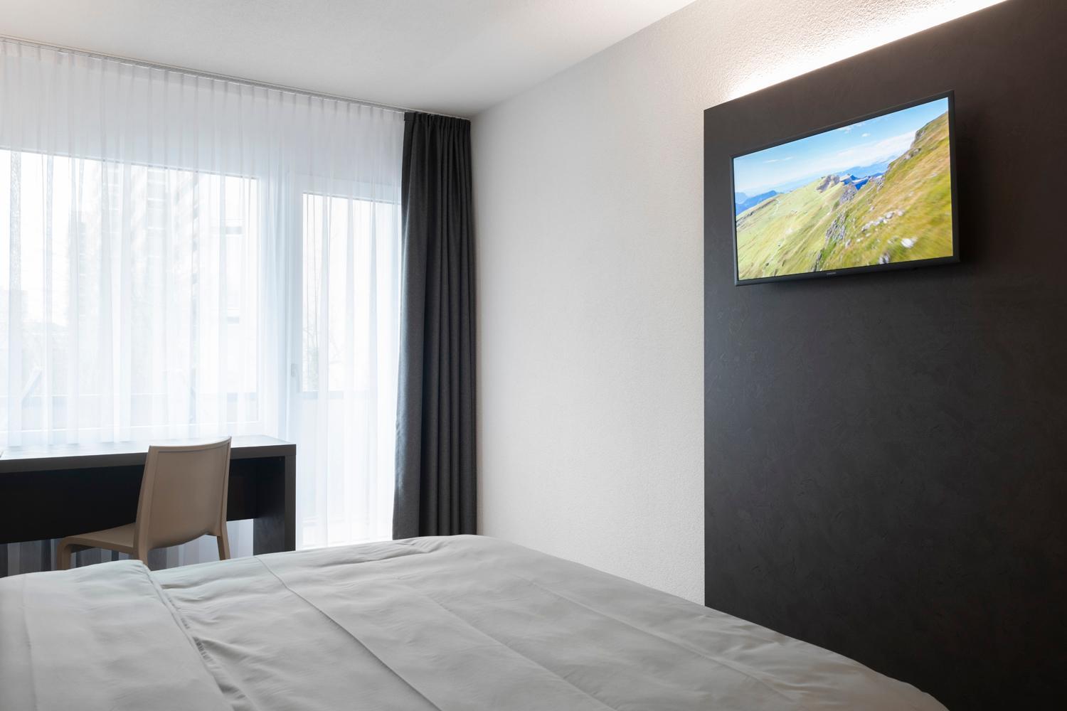 Deluxe Double Room with Balcony - Photo 3