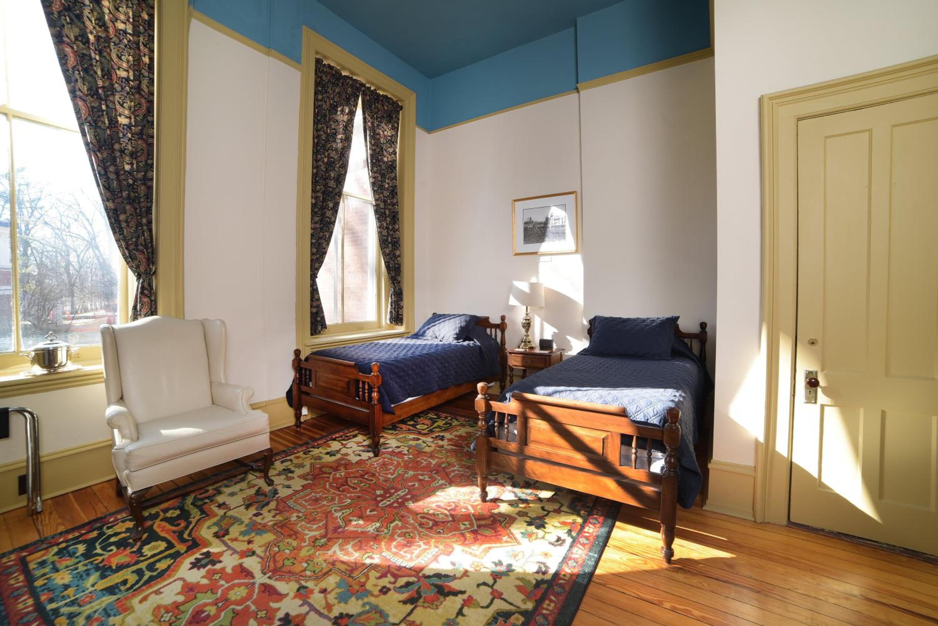 Twin Room with Private Bathroom