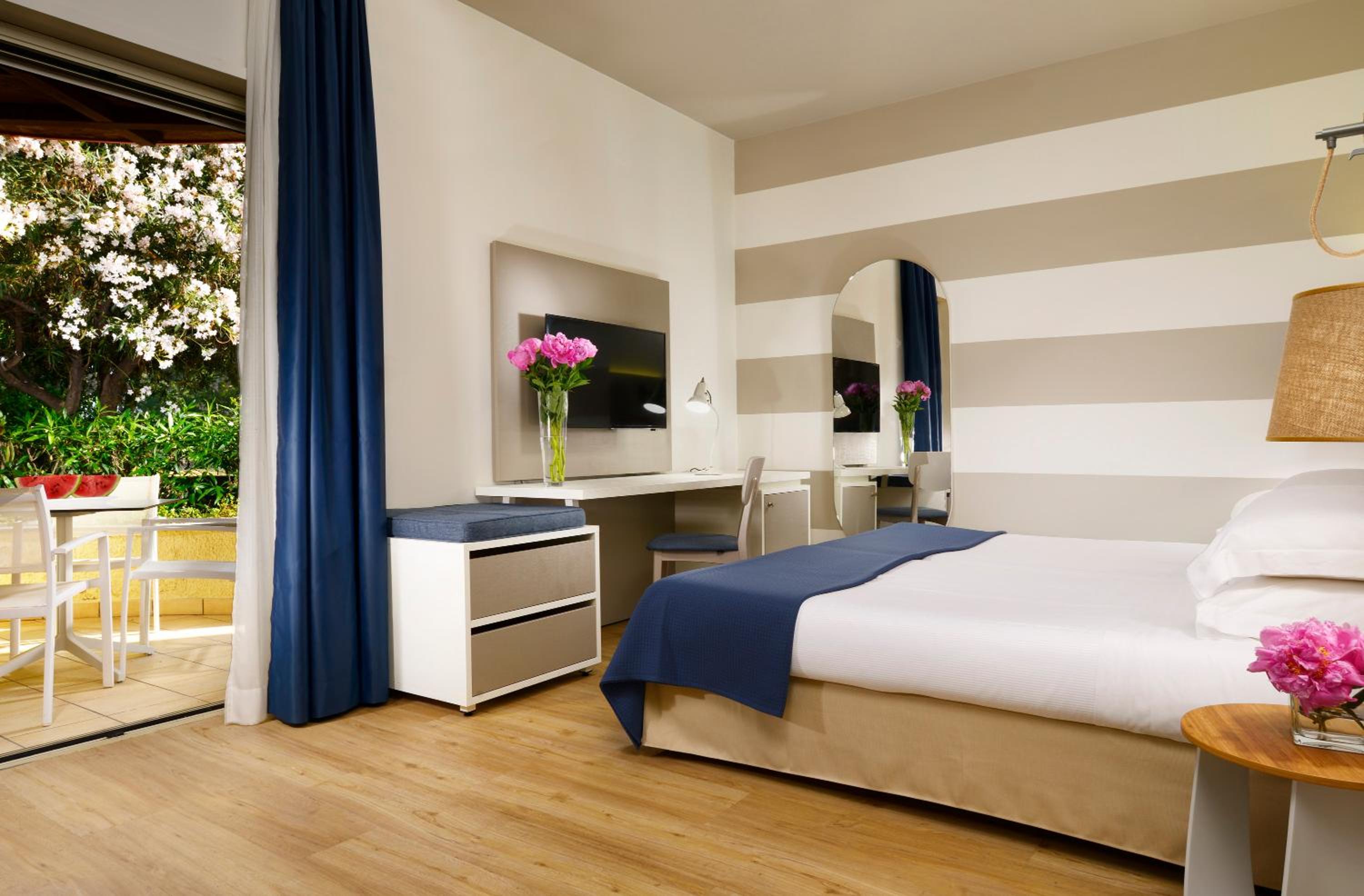 Classic Double Room (2 Adults + 1 Child)
