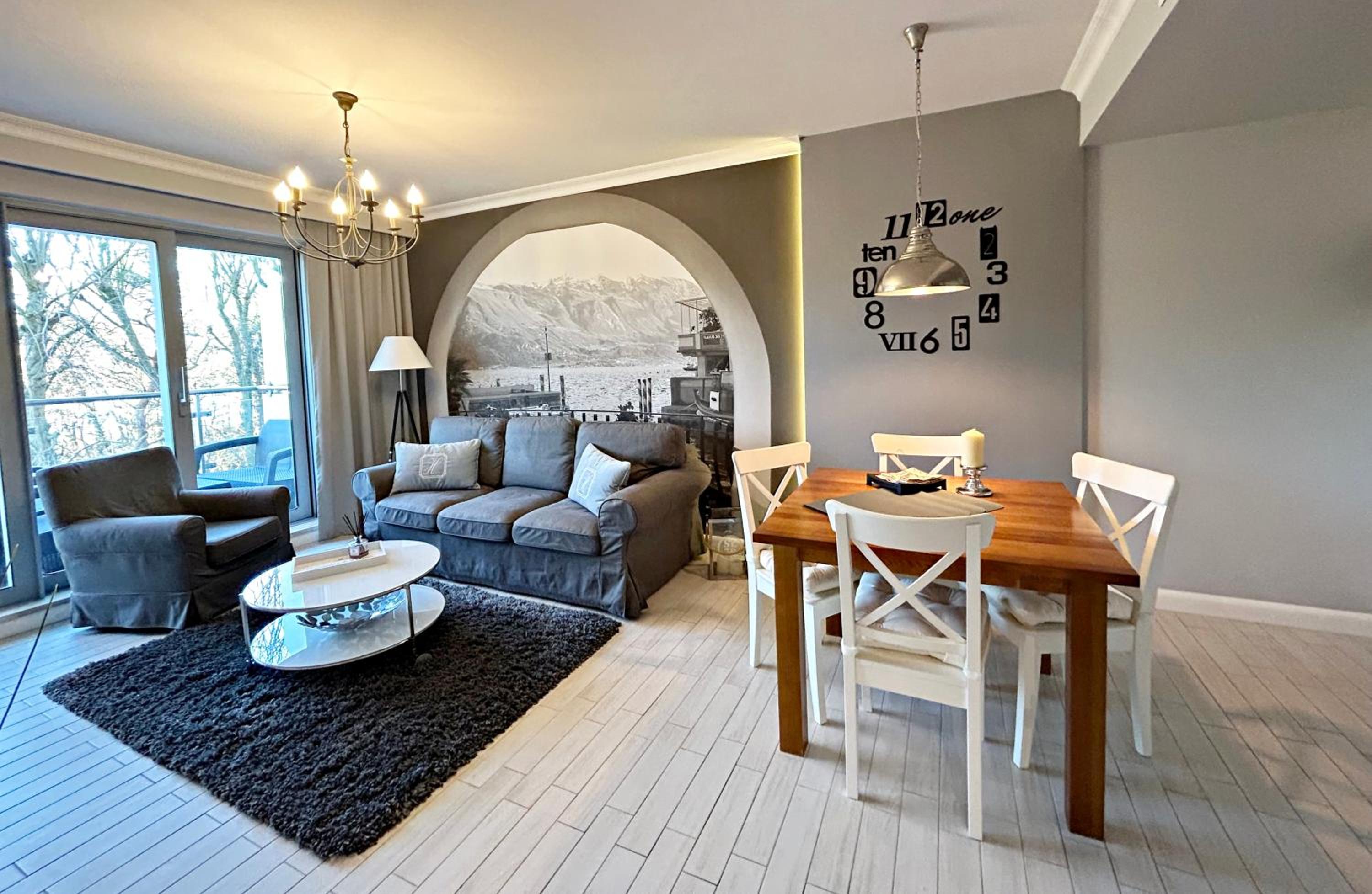 One-Bedroom Apartment with Balcony photo 1