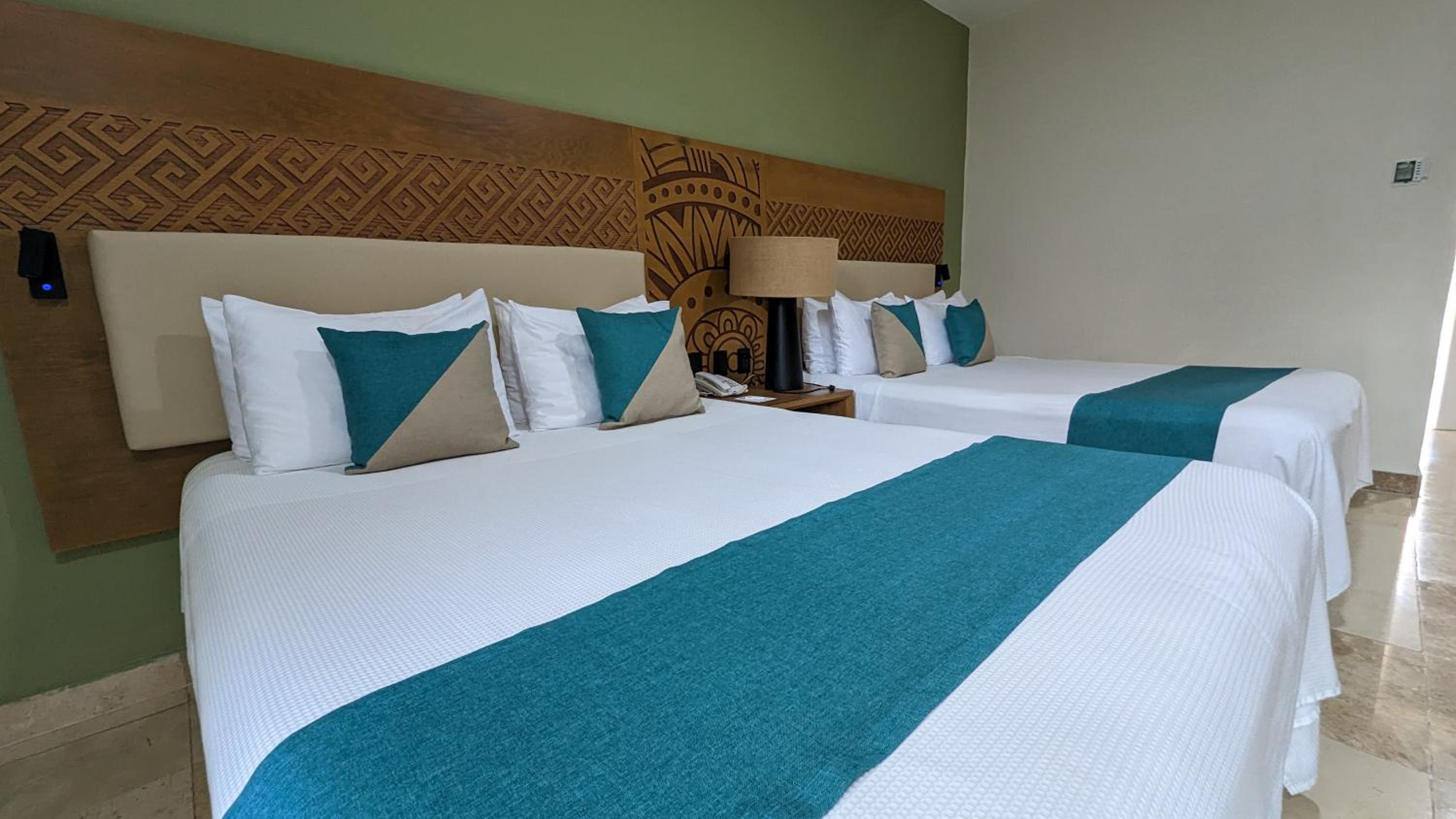 Superior Garden Queen Room with Two Queen Beds, Non-Smoking - Photo 4