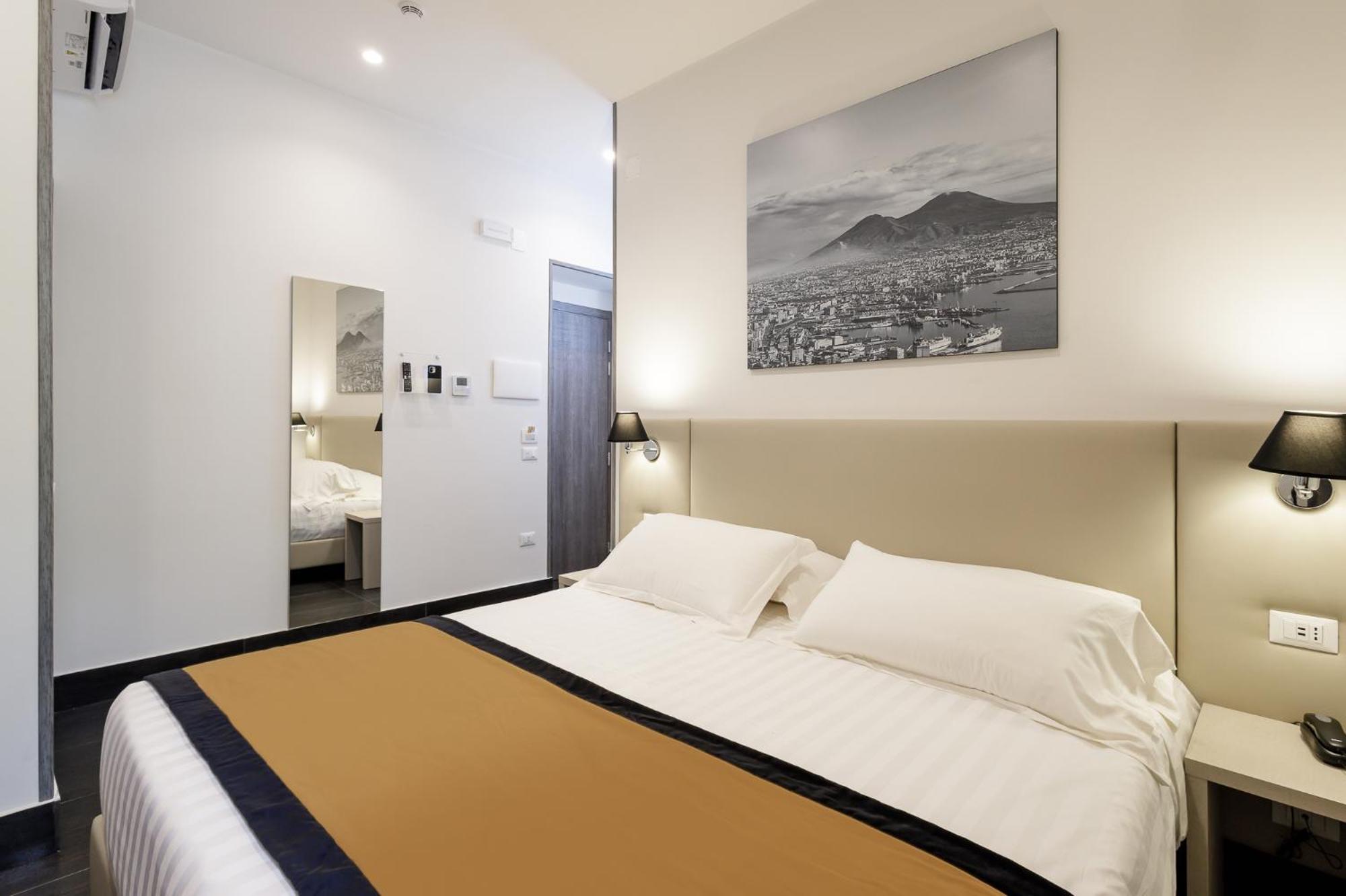 Superior King Room with Sofa Bed - Non-Smoking photo 2