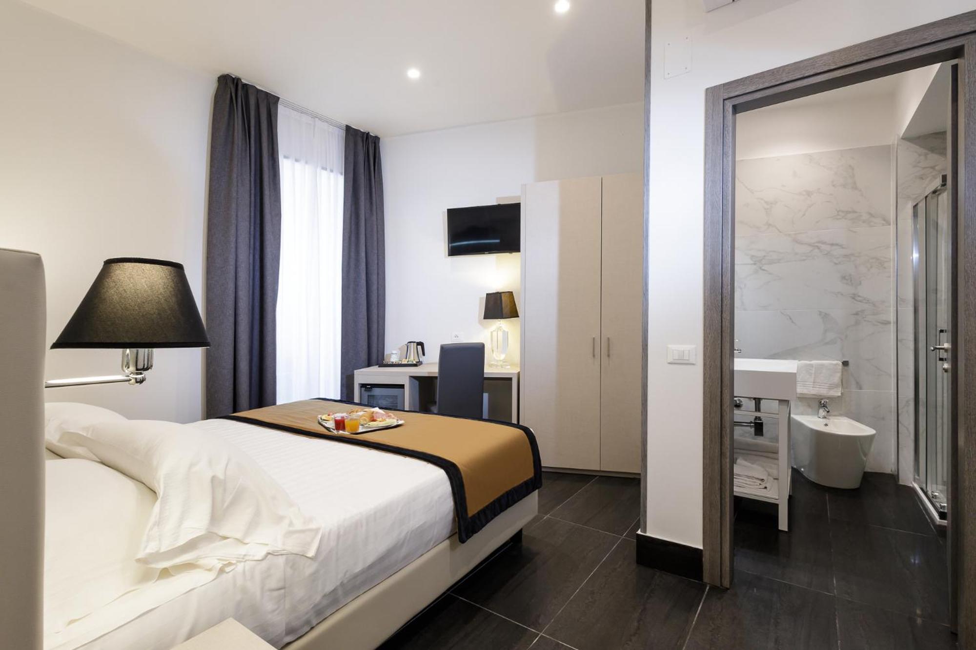 Standard King Room – Converts into Two Single Beds/Non-Smoking photo 1