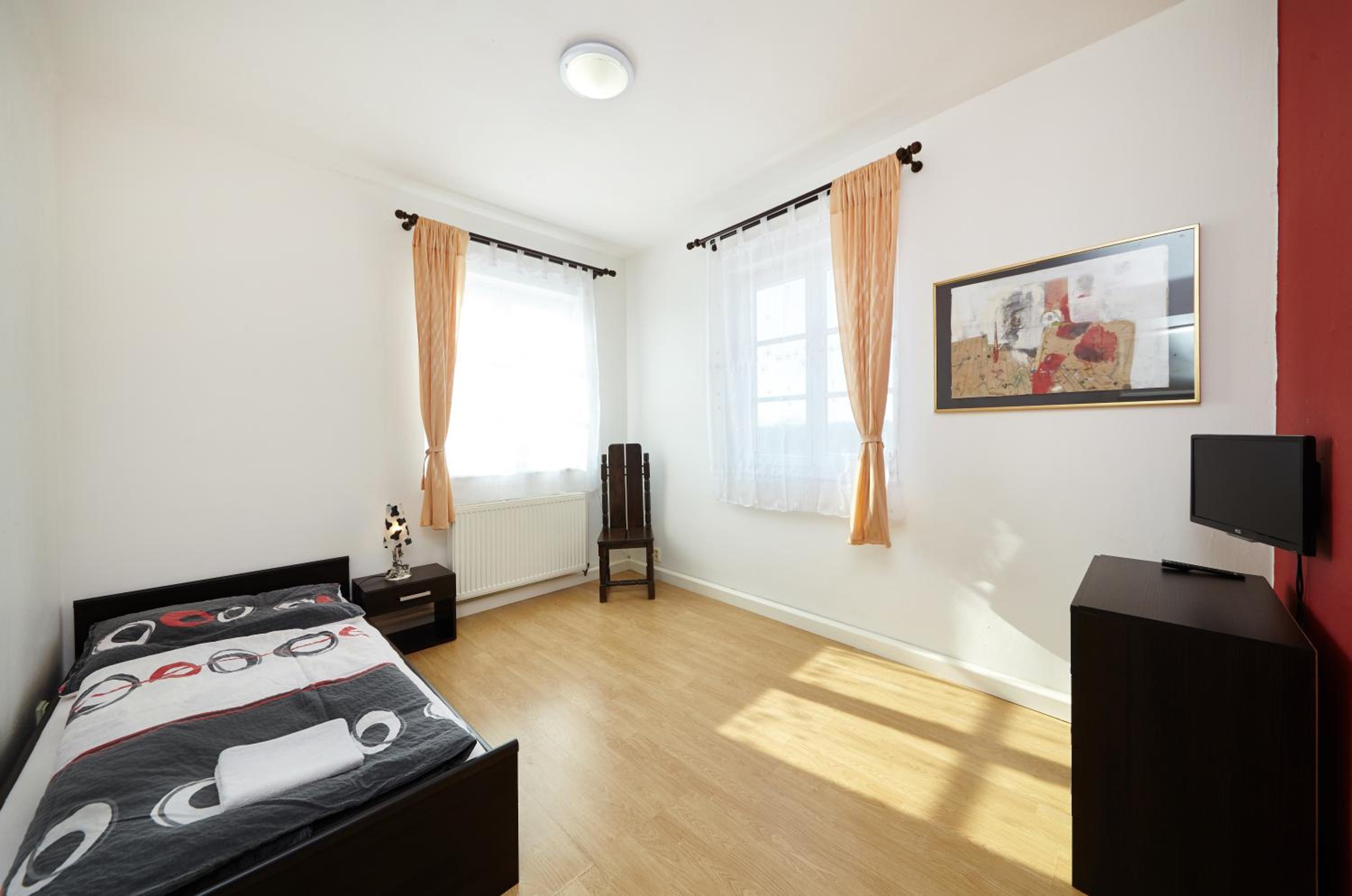 Single Room with Shared Bathroom photo 1