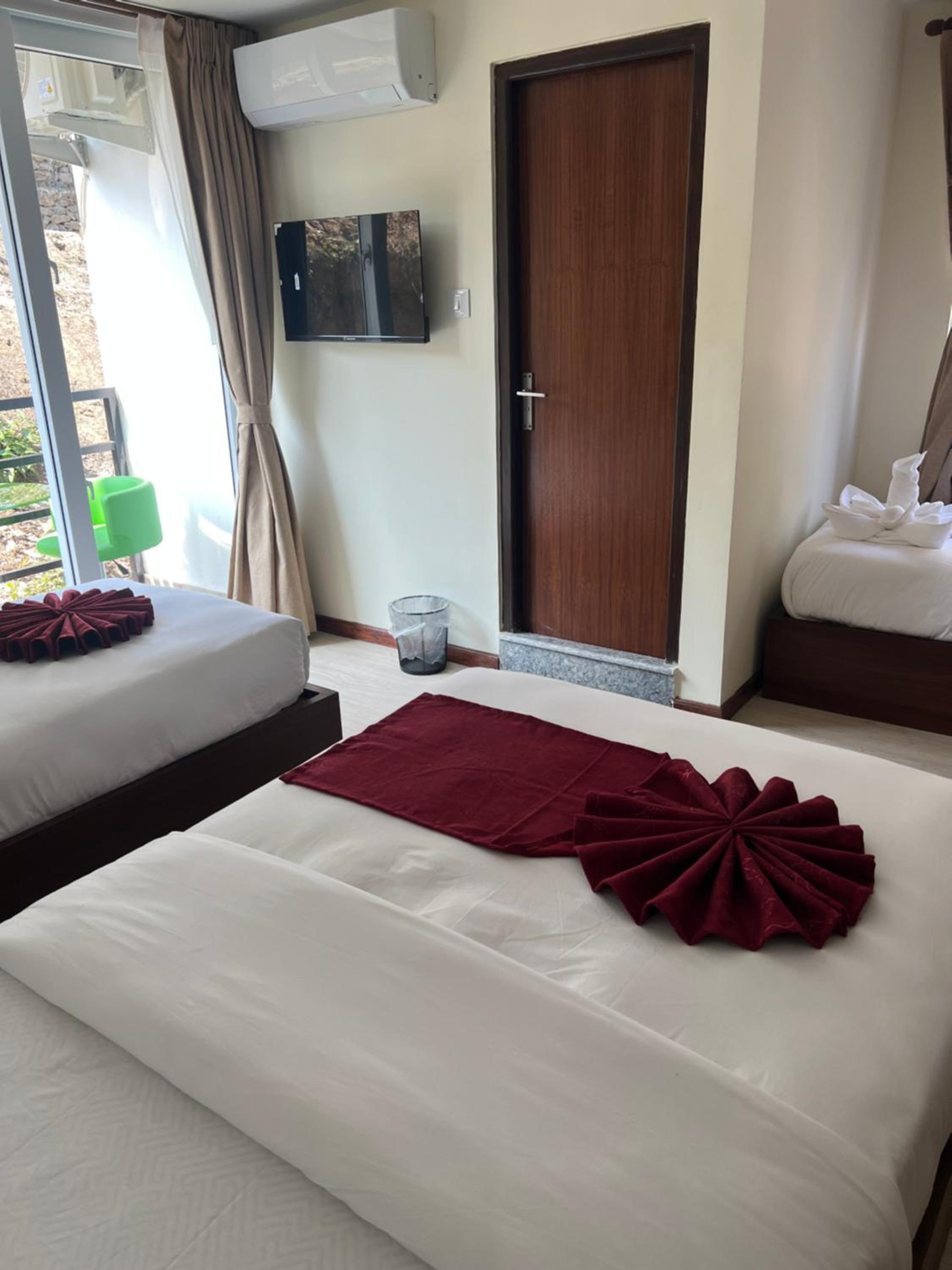 Deluxe Double Room (2 Adults + 1 Child) photo 1