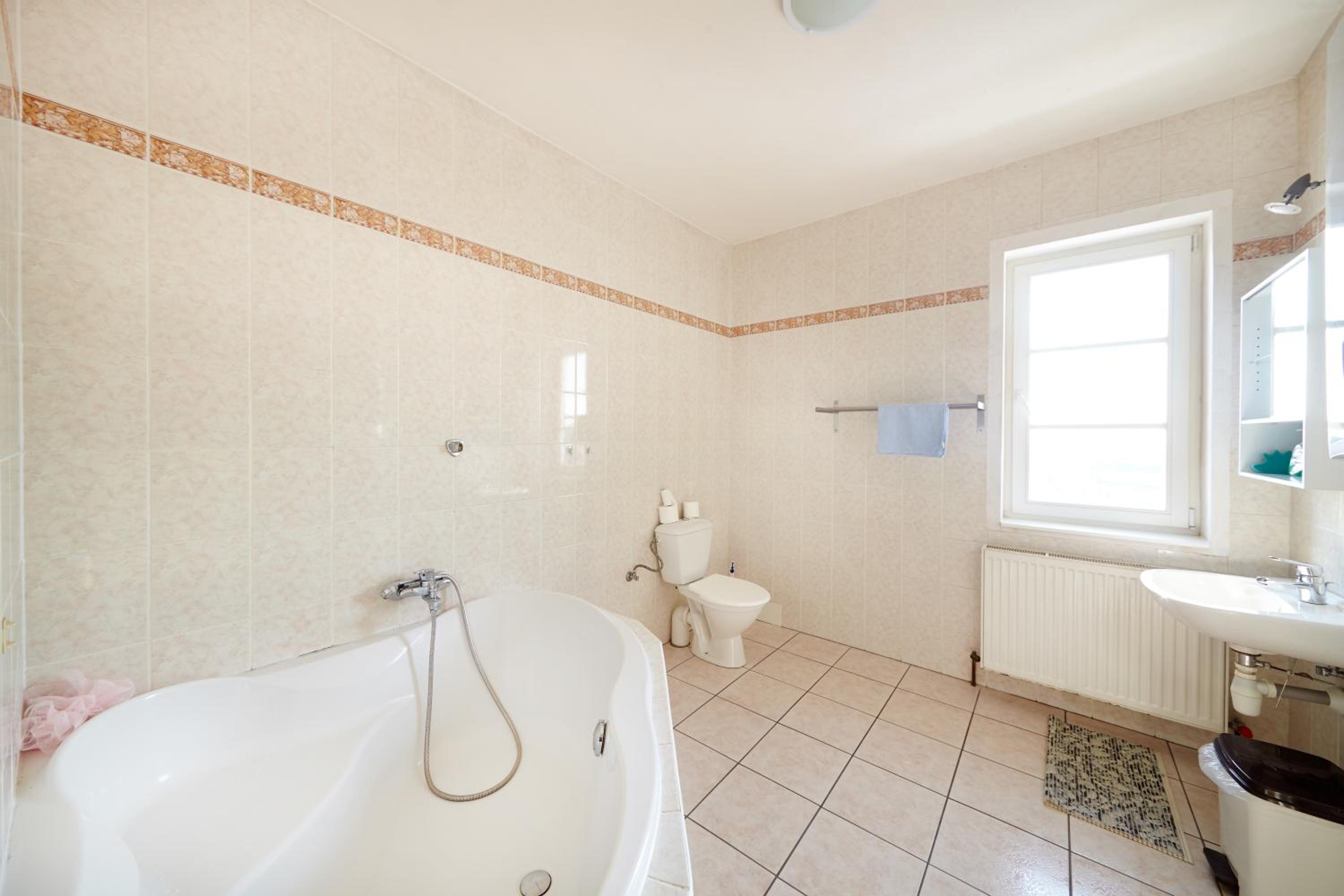Single Room with Shared Bathroom photo 2