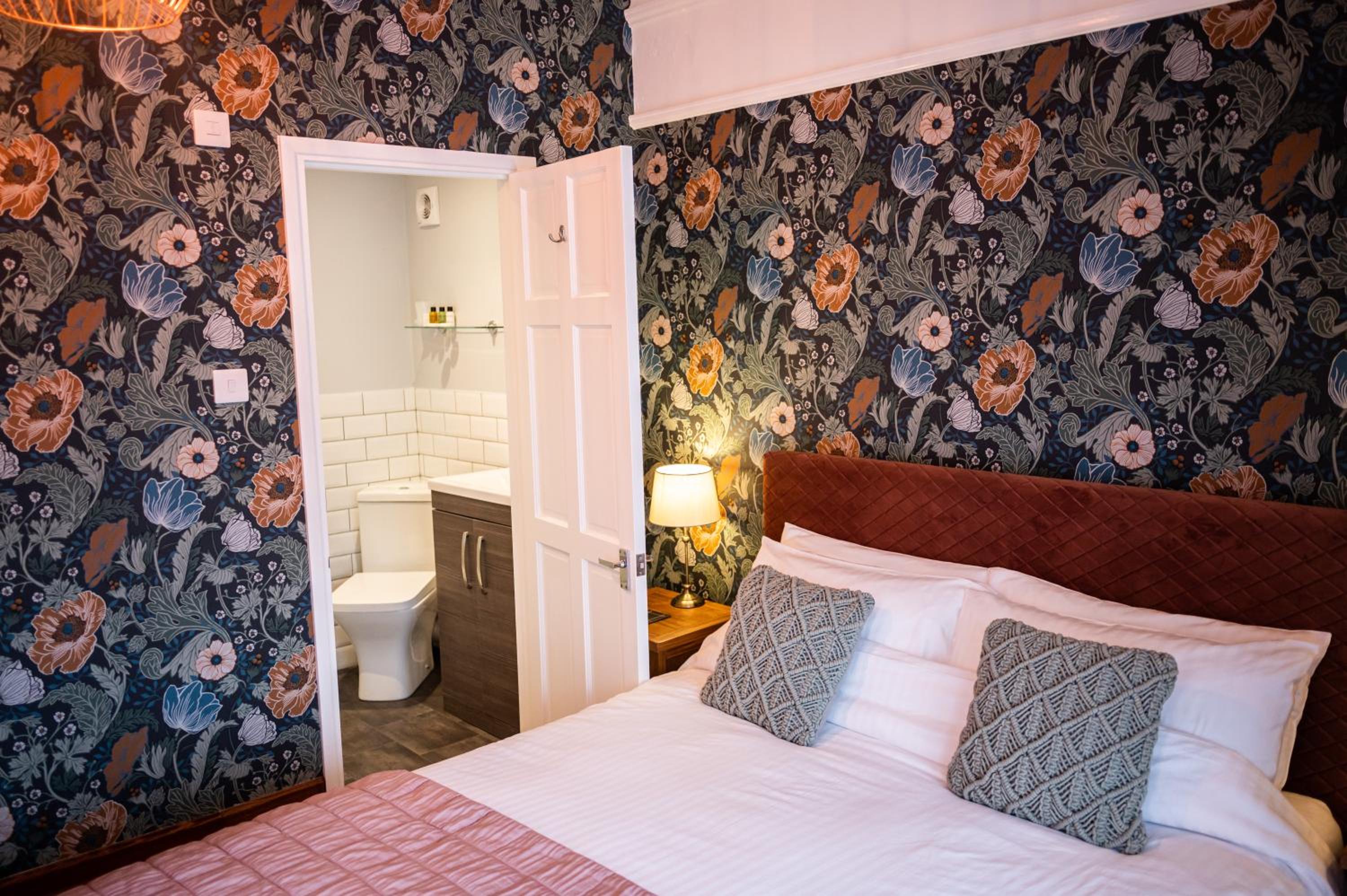 Deluxe Double Room with Balcony photo 2