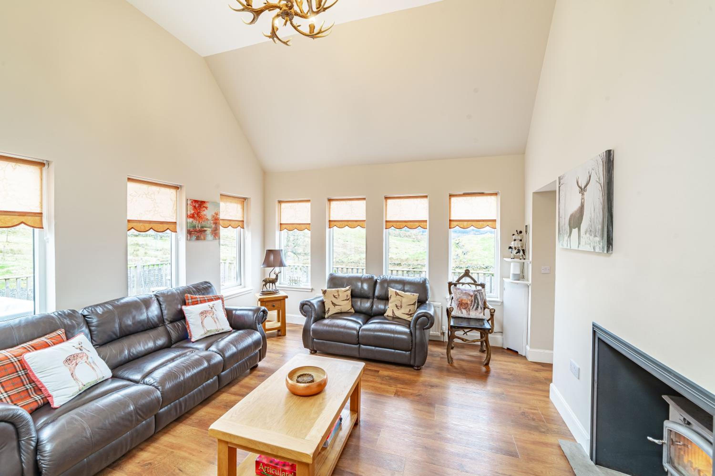 Three-Bedroom House photo 3