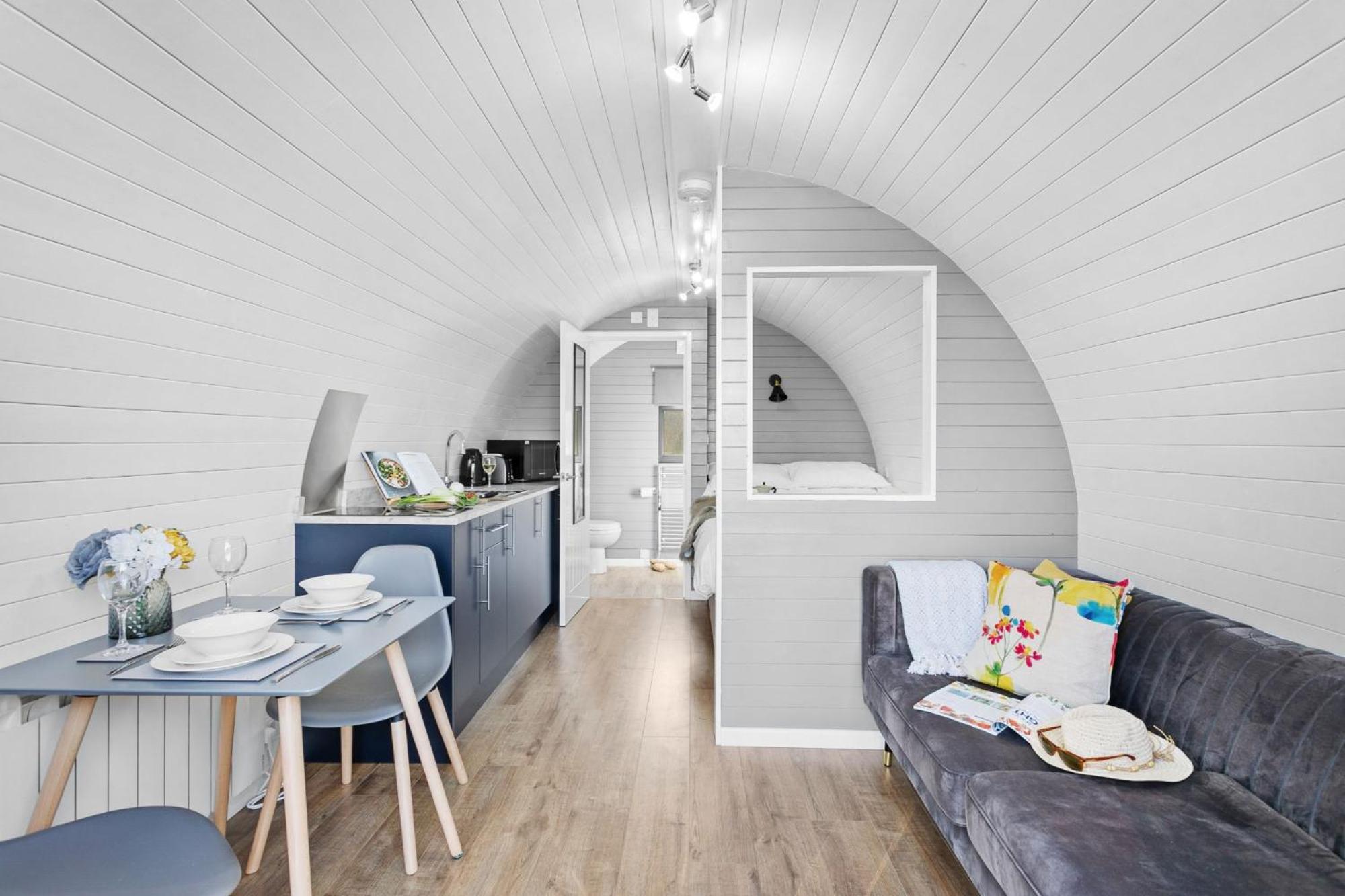 One-Bedroom House photo 1