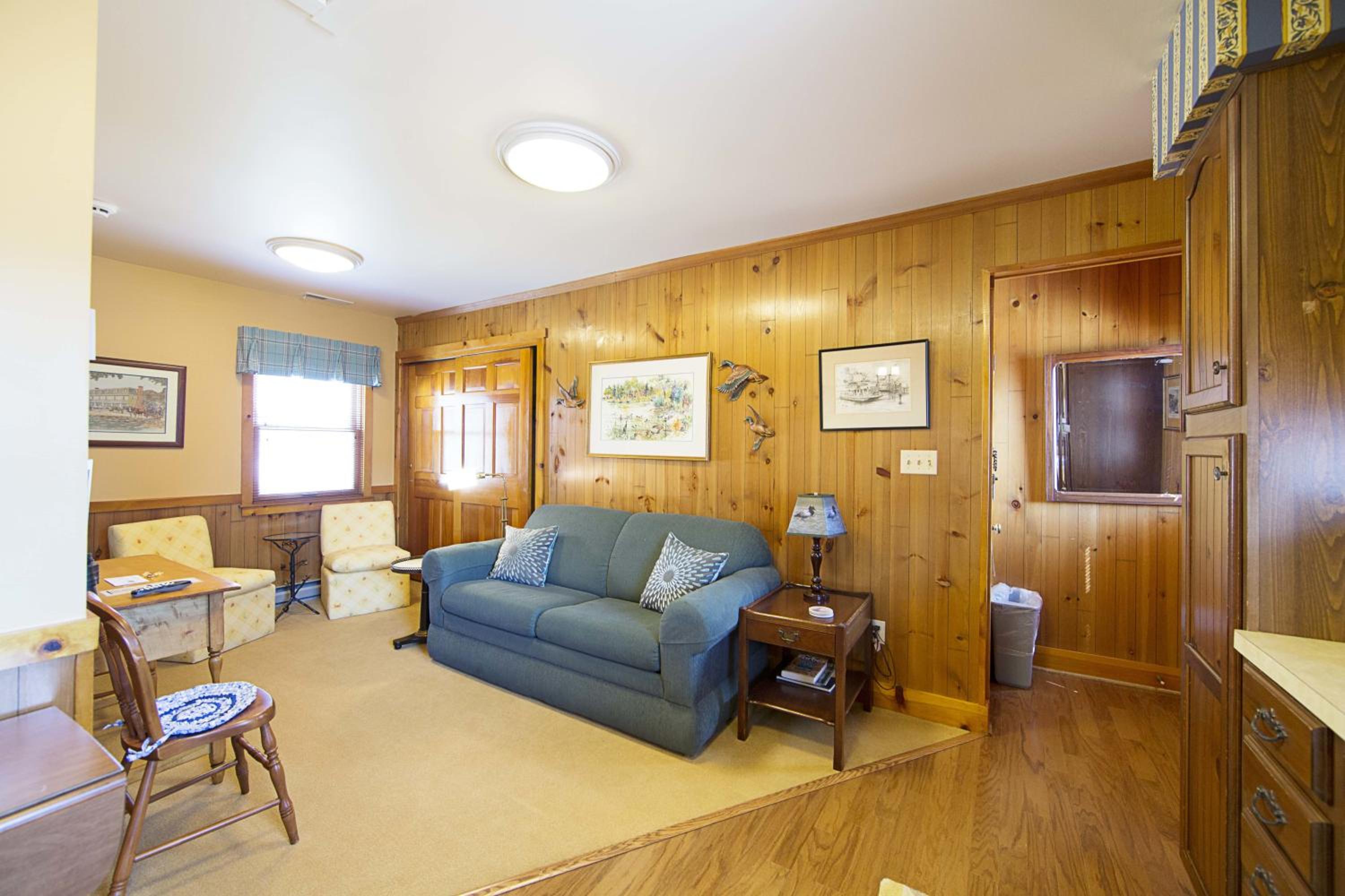 Queen Room with Town View photo 3