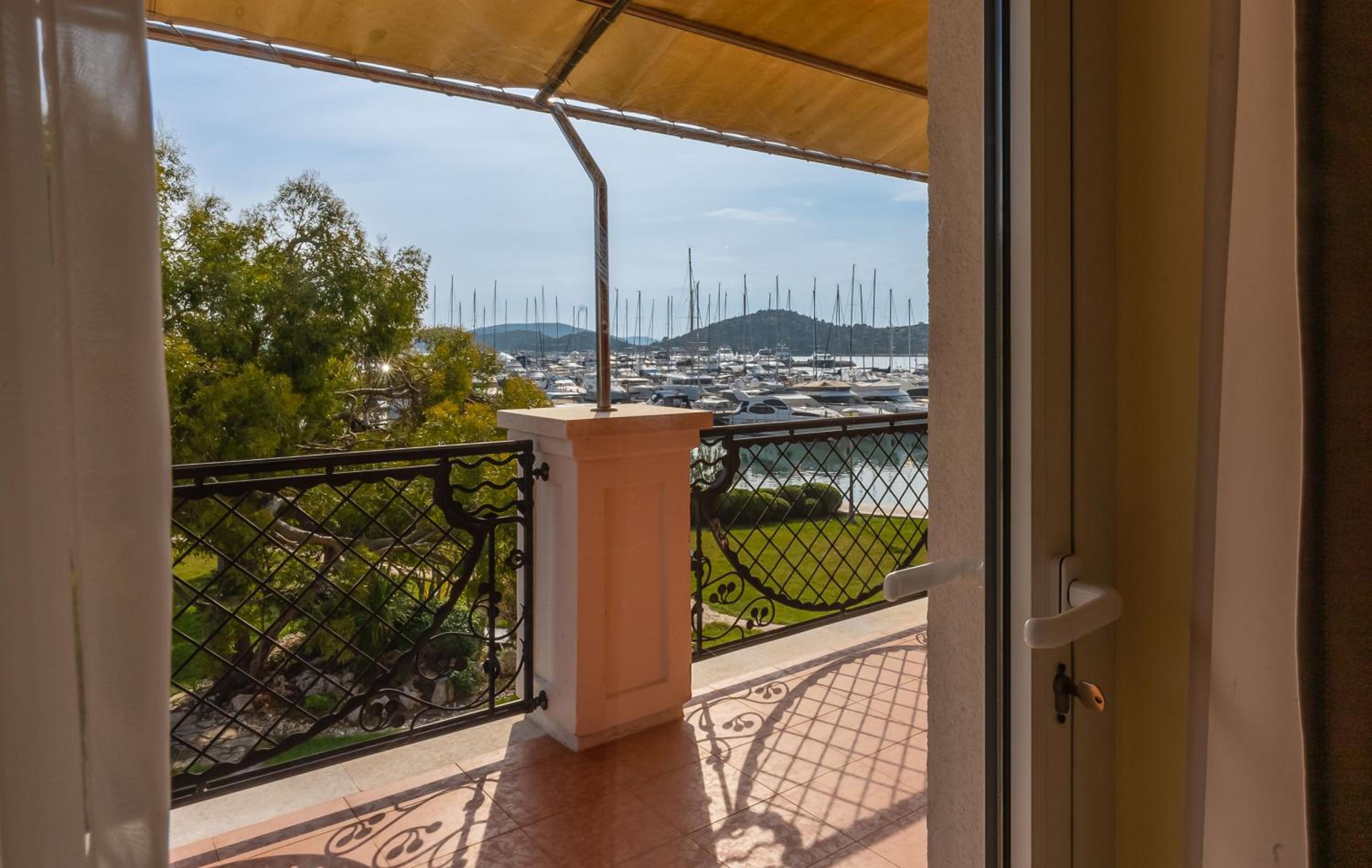 Deluxe Double Room With Sea View photo 3