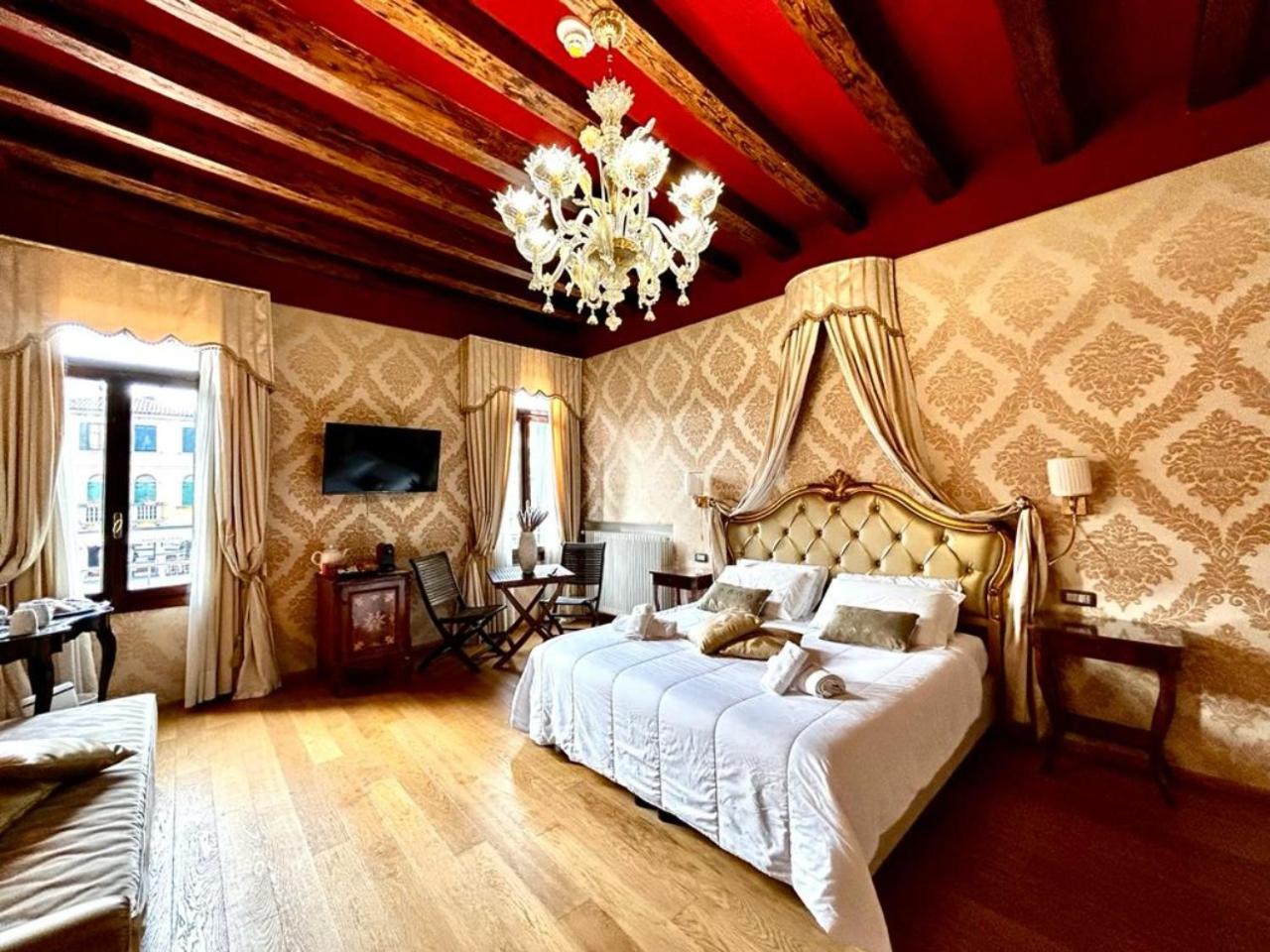 Junior Suite with Canal View photo 1