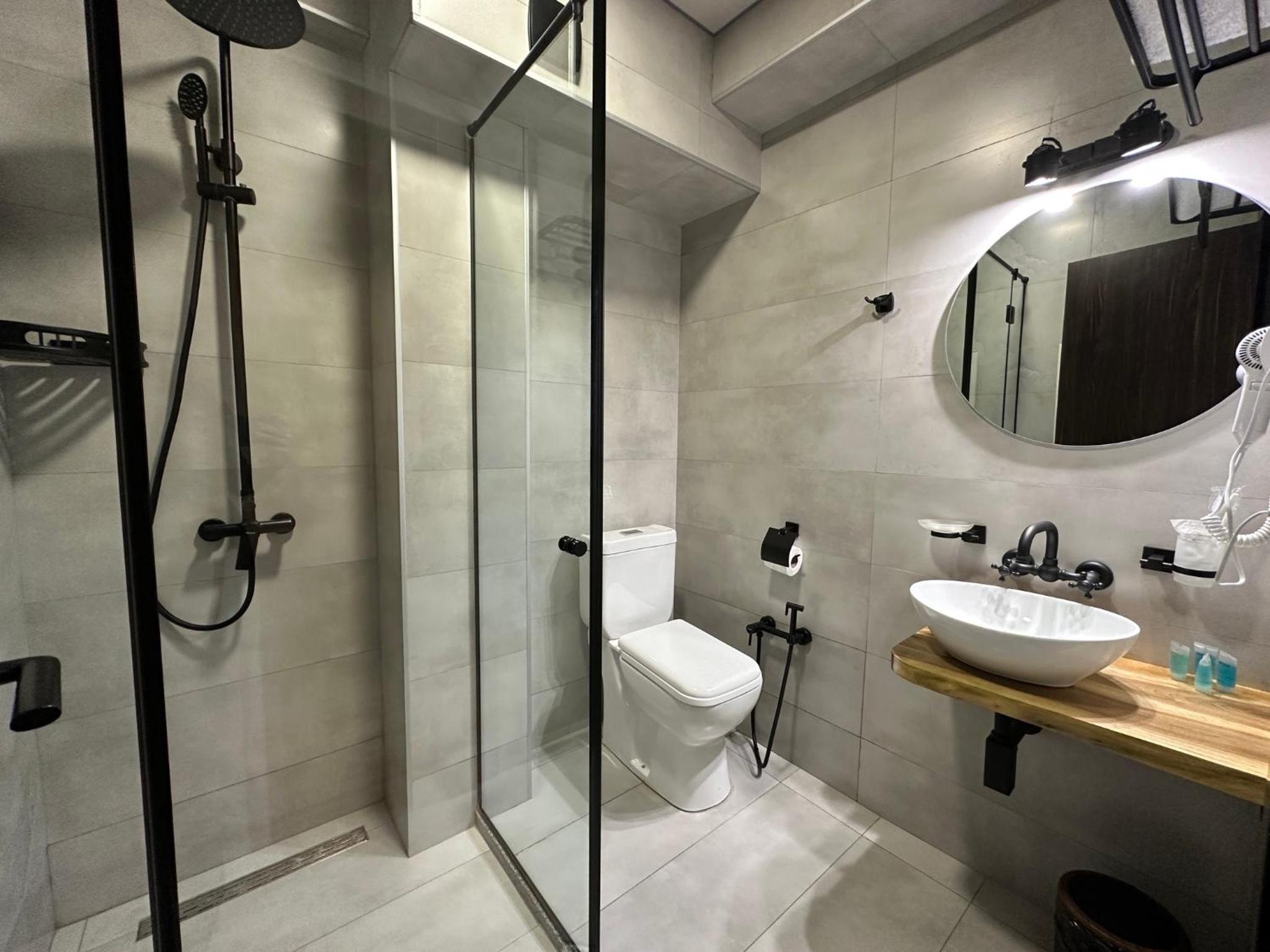 Budget Double Room - Photo 10