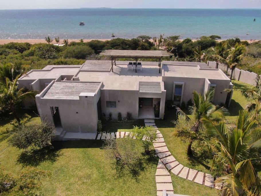 Villa - Beach Front photo 2