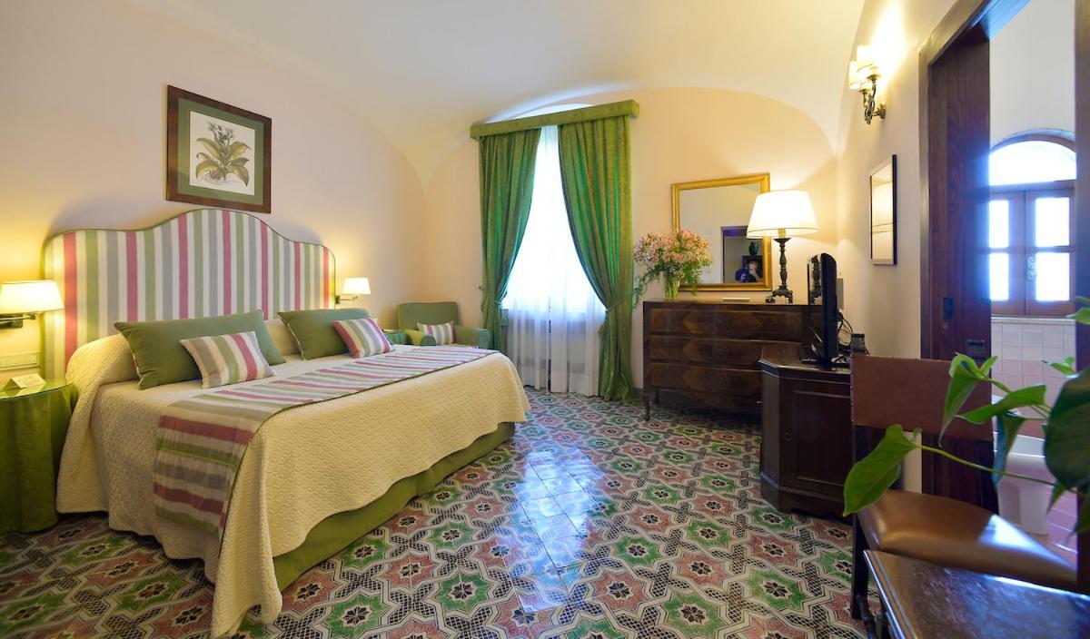 Deluxe Double or Twin Room with Sea View photo 3