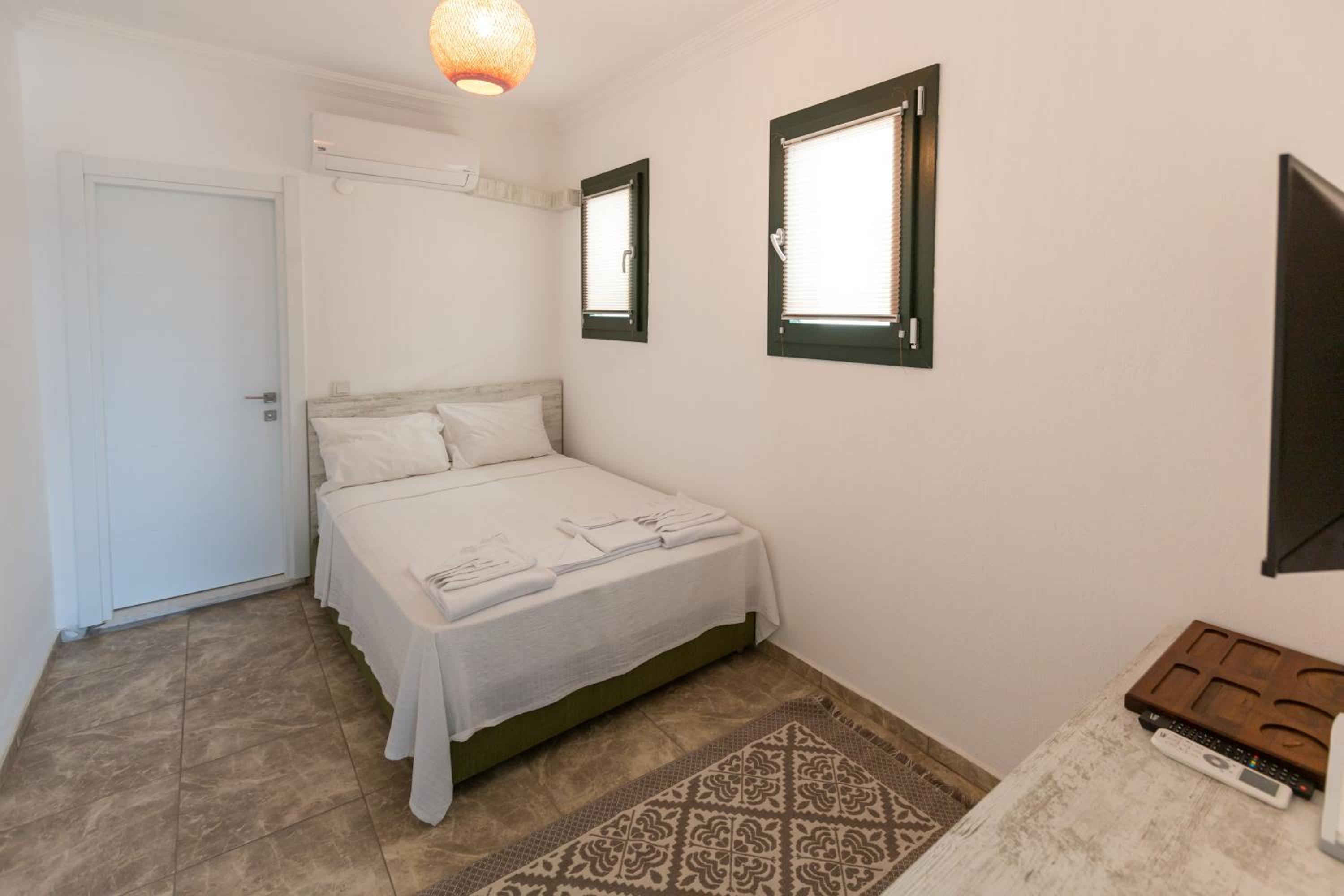 Double Room with Pool View photo 3