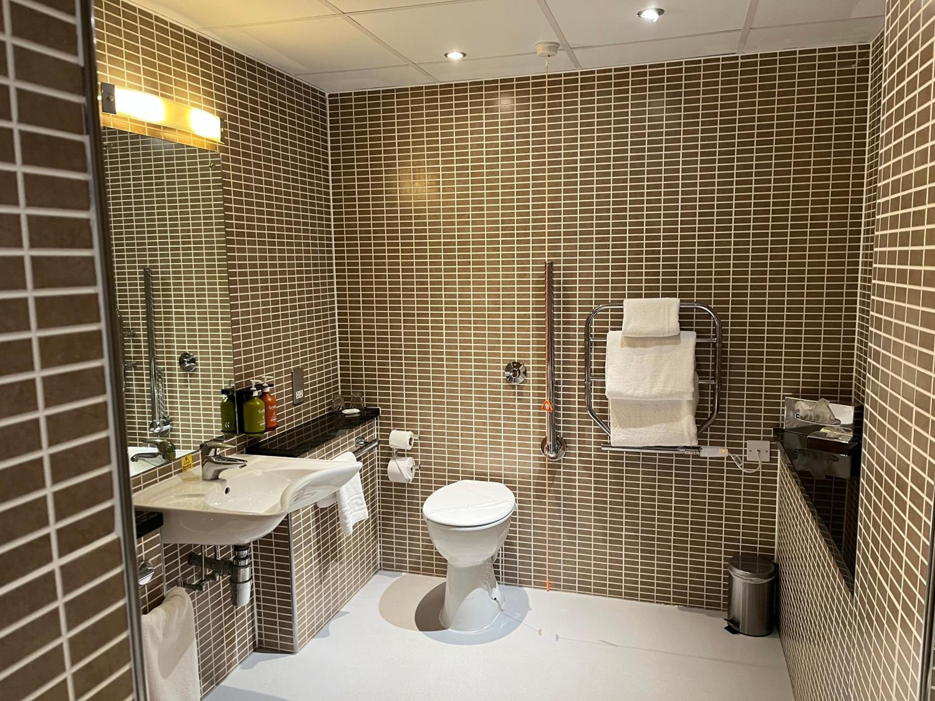 Double Room with Mobility Accessible Roll In Shower