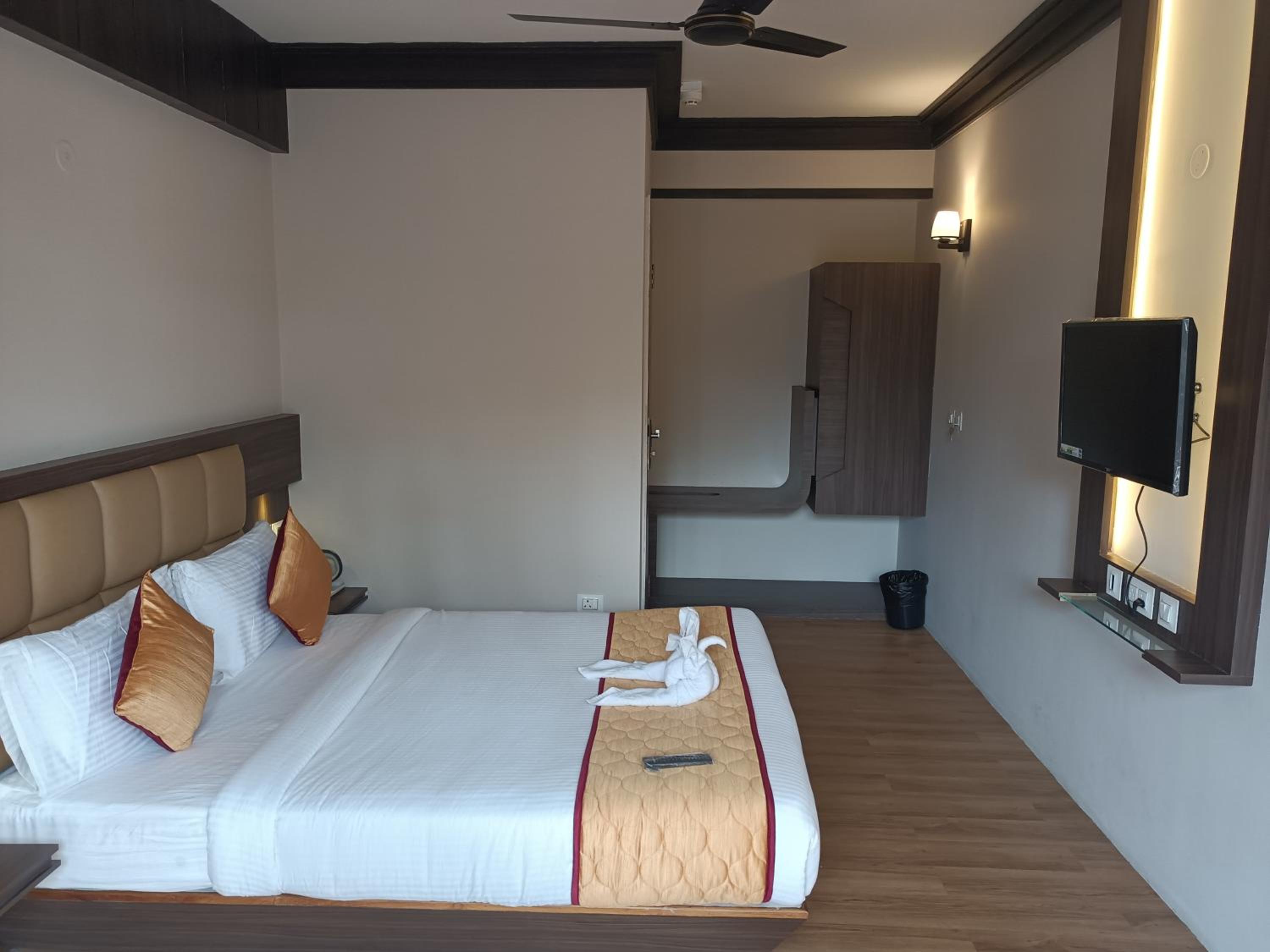 Deluxe Double Room - Photo 8