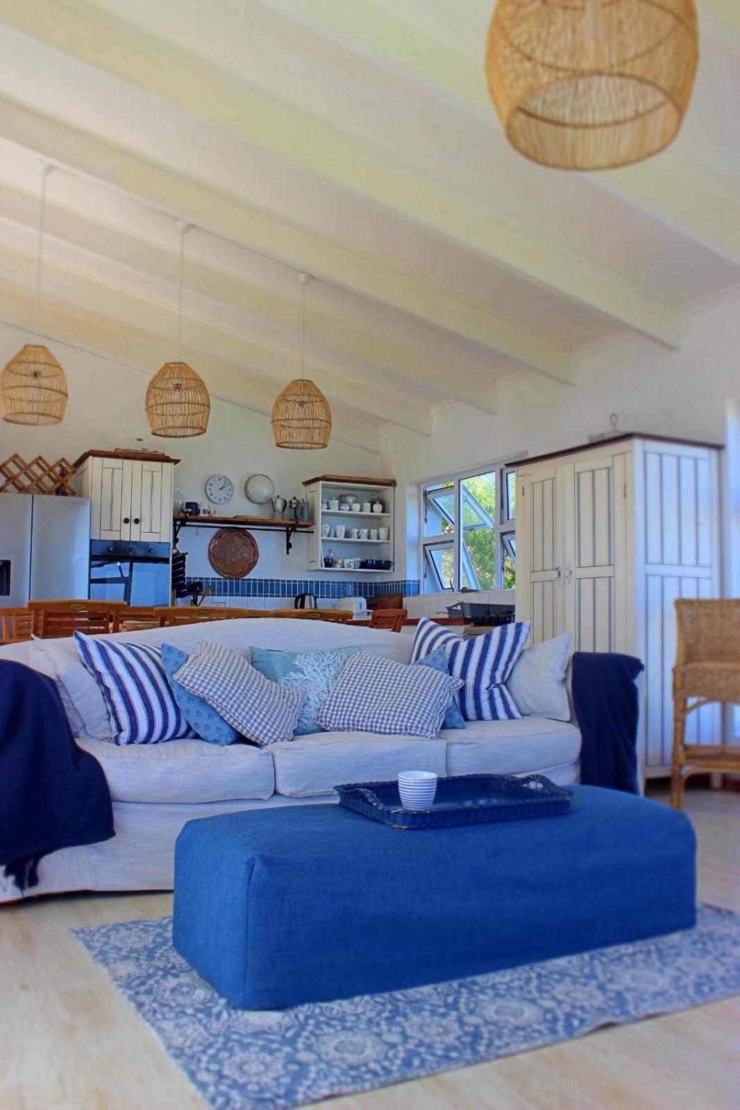 Five-Bedroom House - Photo 20