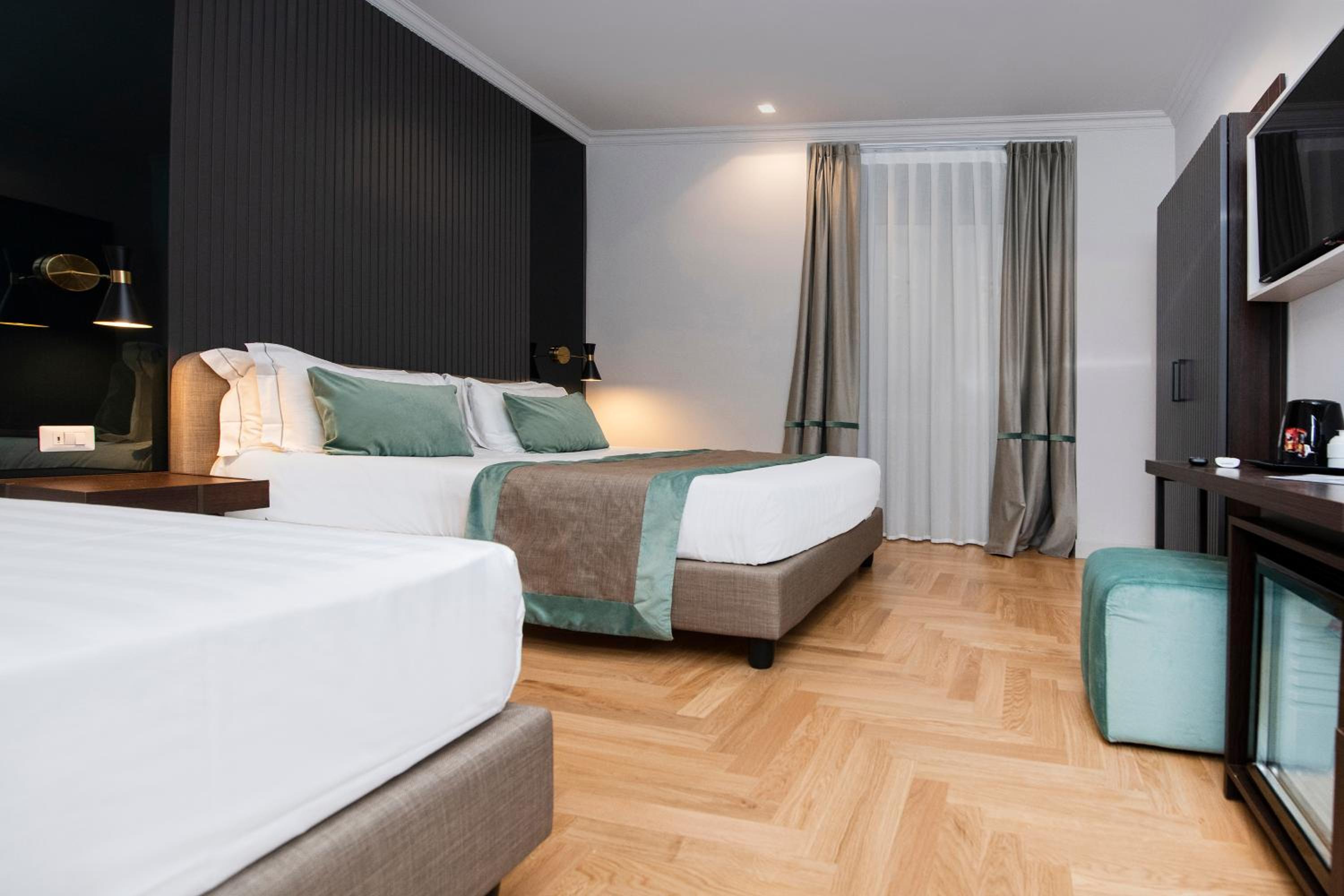 Dreibettzimmer - Dependance Via Agostino De Pretis 70 thumbnail 5