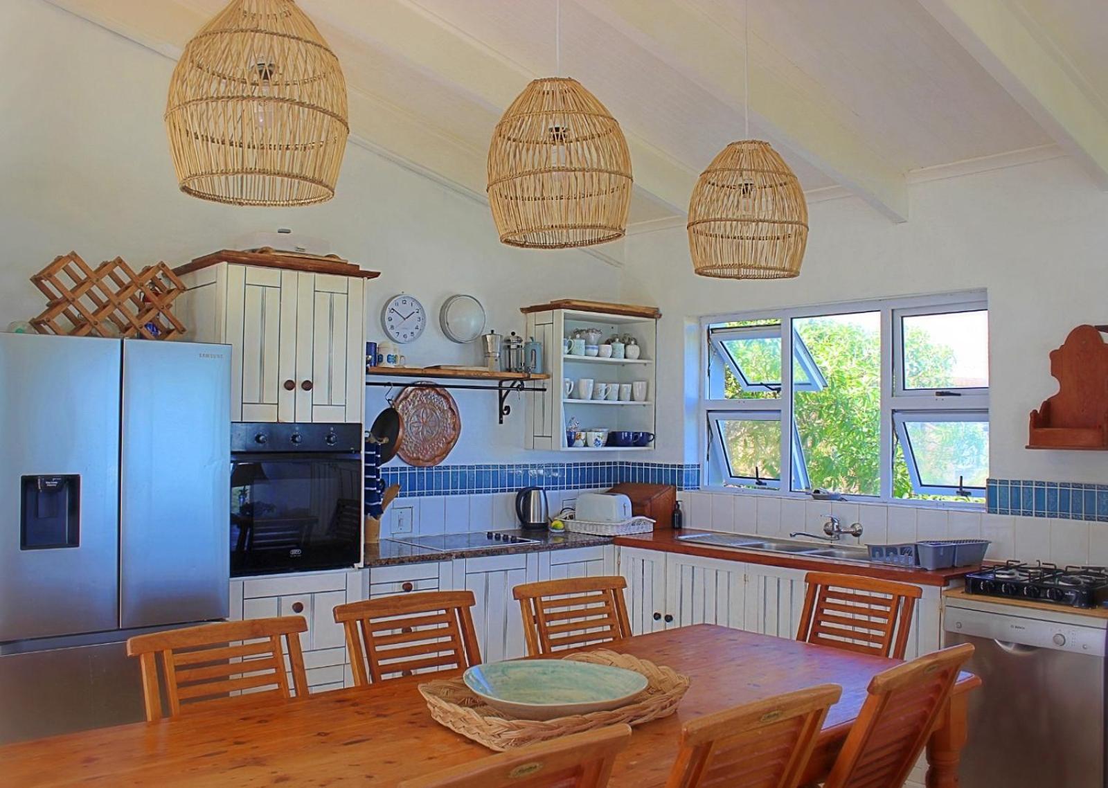 Five-Bedroom House - Photo 19