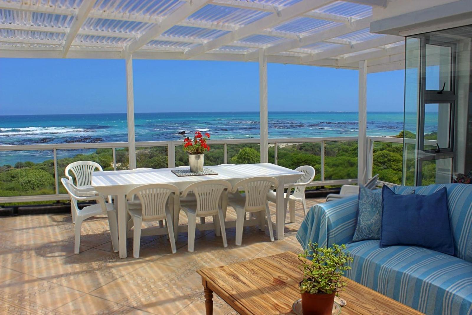 Five-Bedroom House - Photo 104