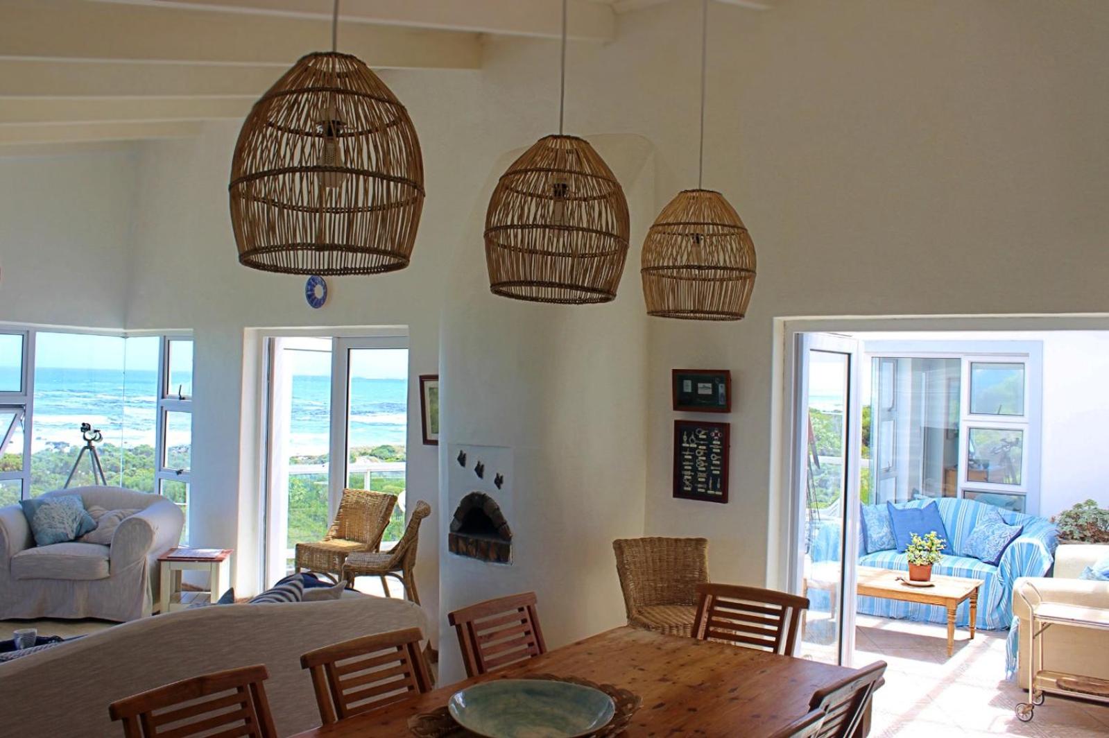 Five-Bedroom House - Photo 15