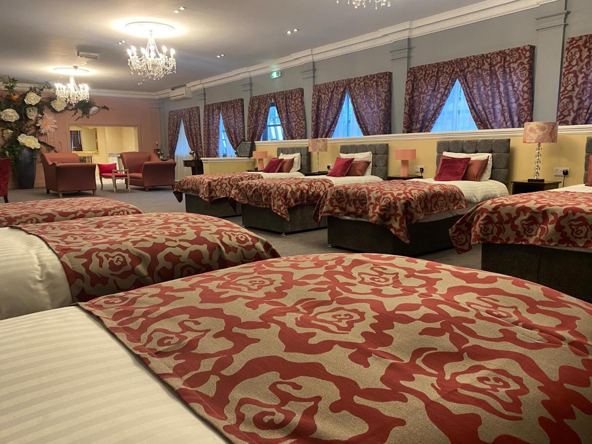 Suite with Hot Tub - Photo 3