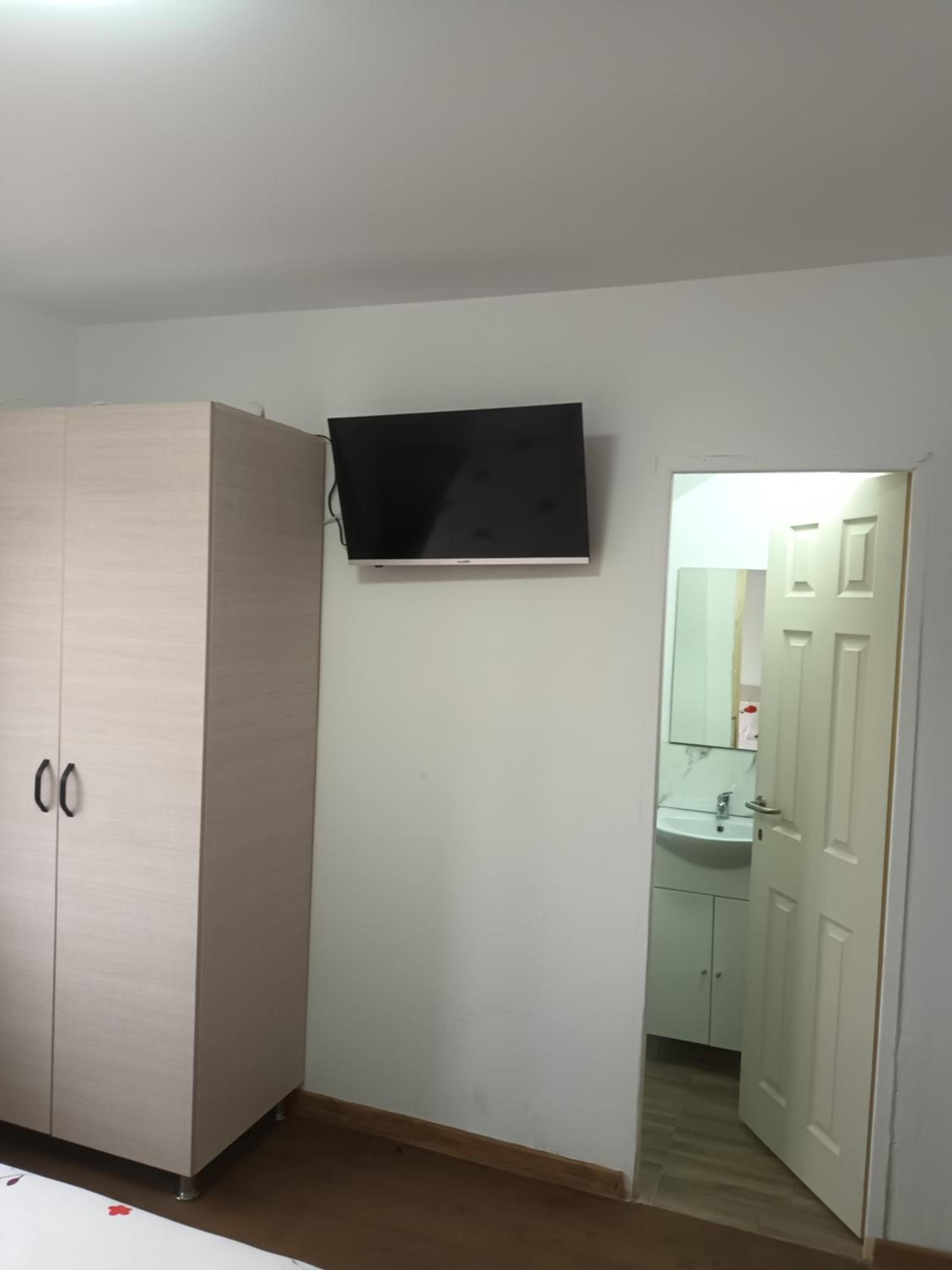 Budget Double Room - Photo 2