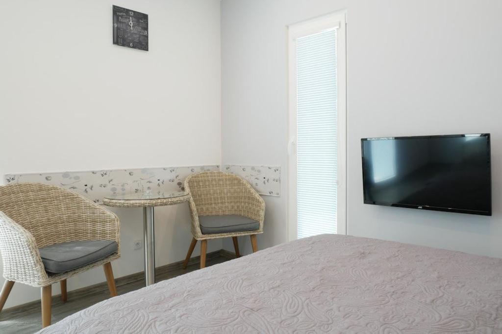Apartment with Terrace photo 3