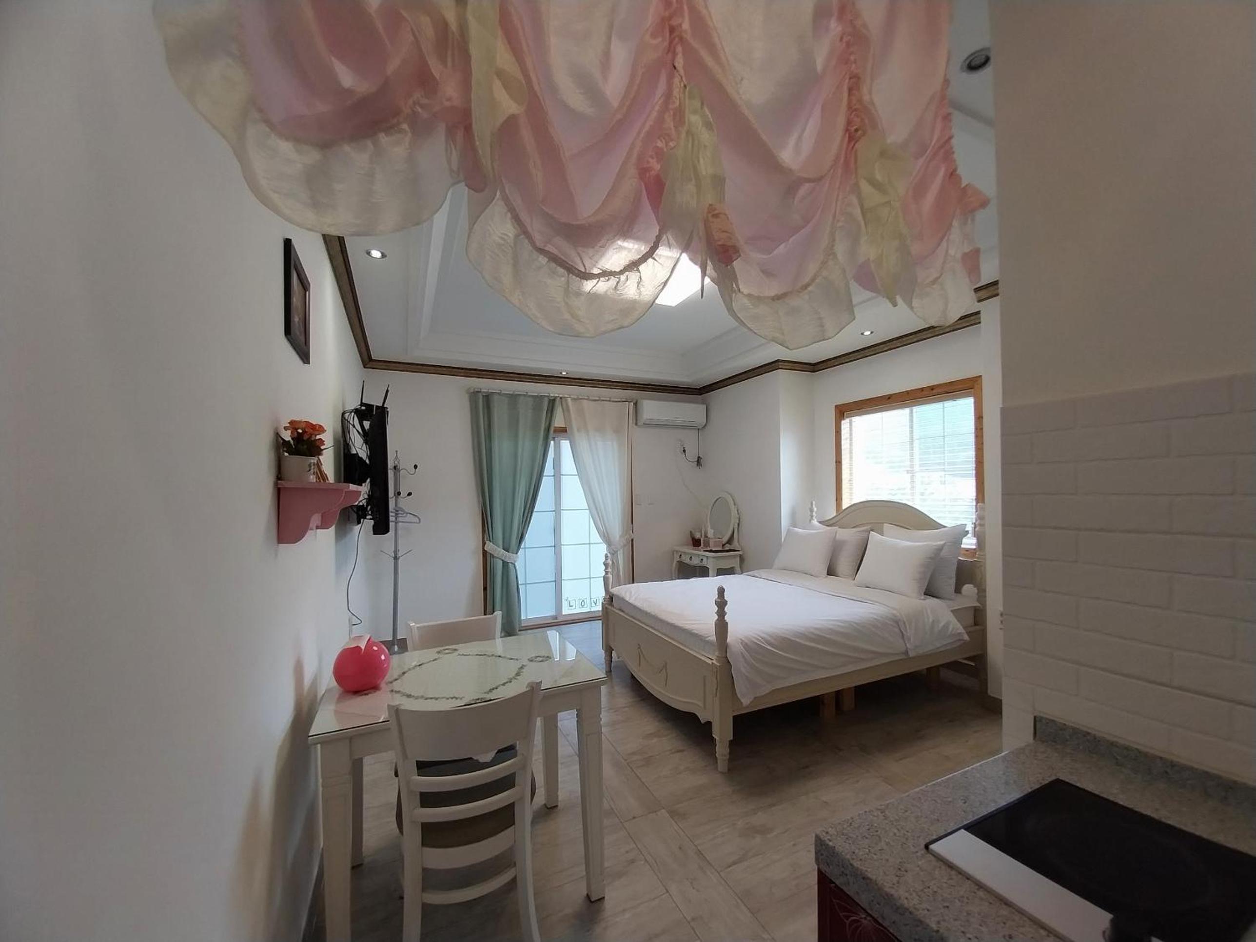 Double Room 102 photo 1